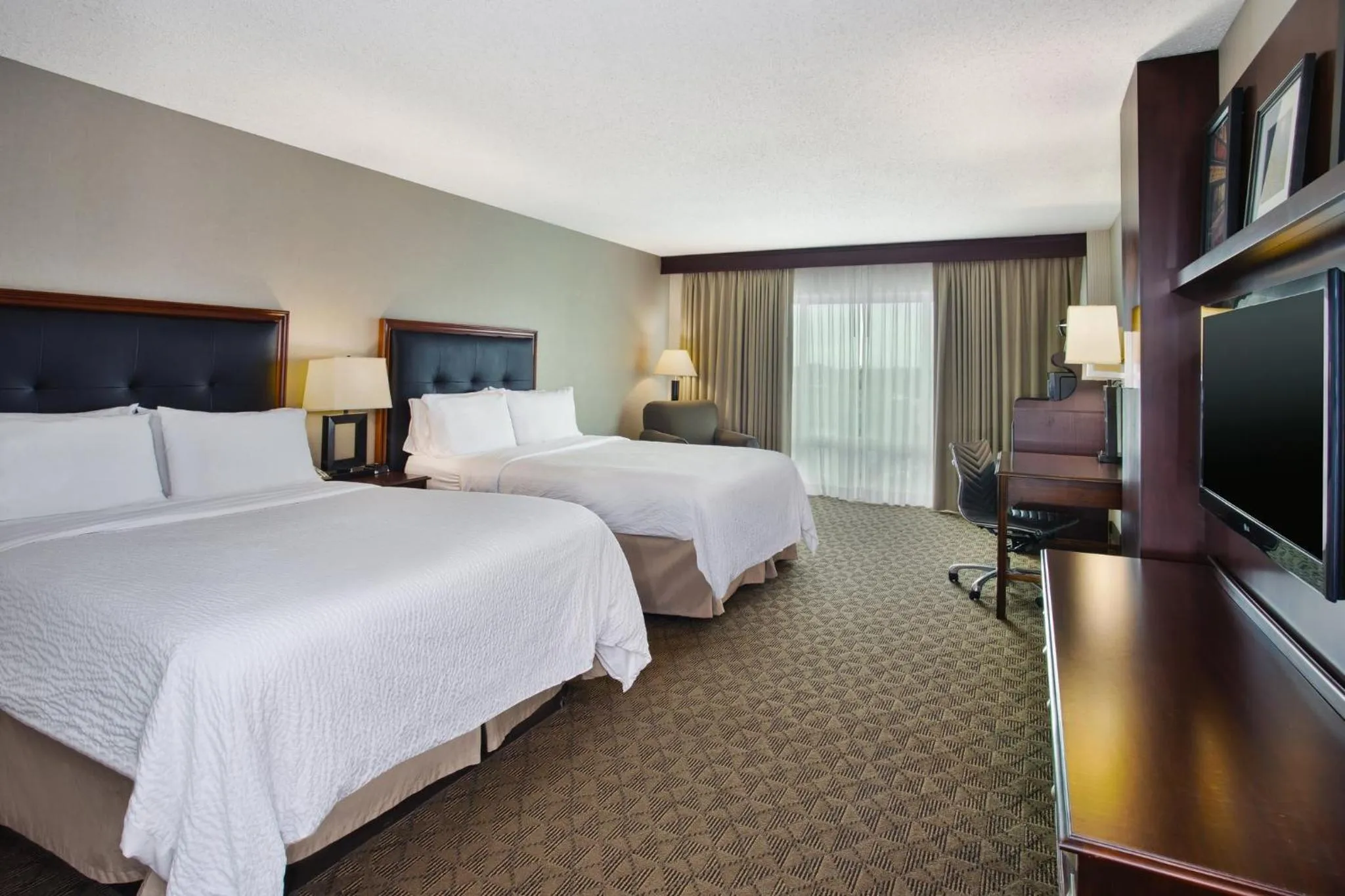Photo of the whole room, Bed in Holiday Inn University Plaza-Bowling Green by IHG