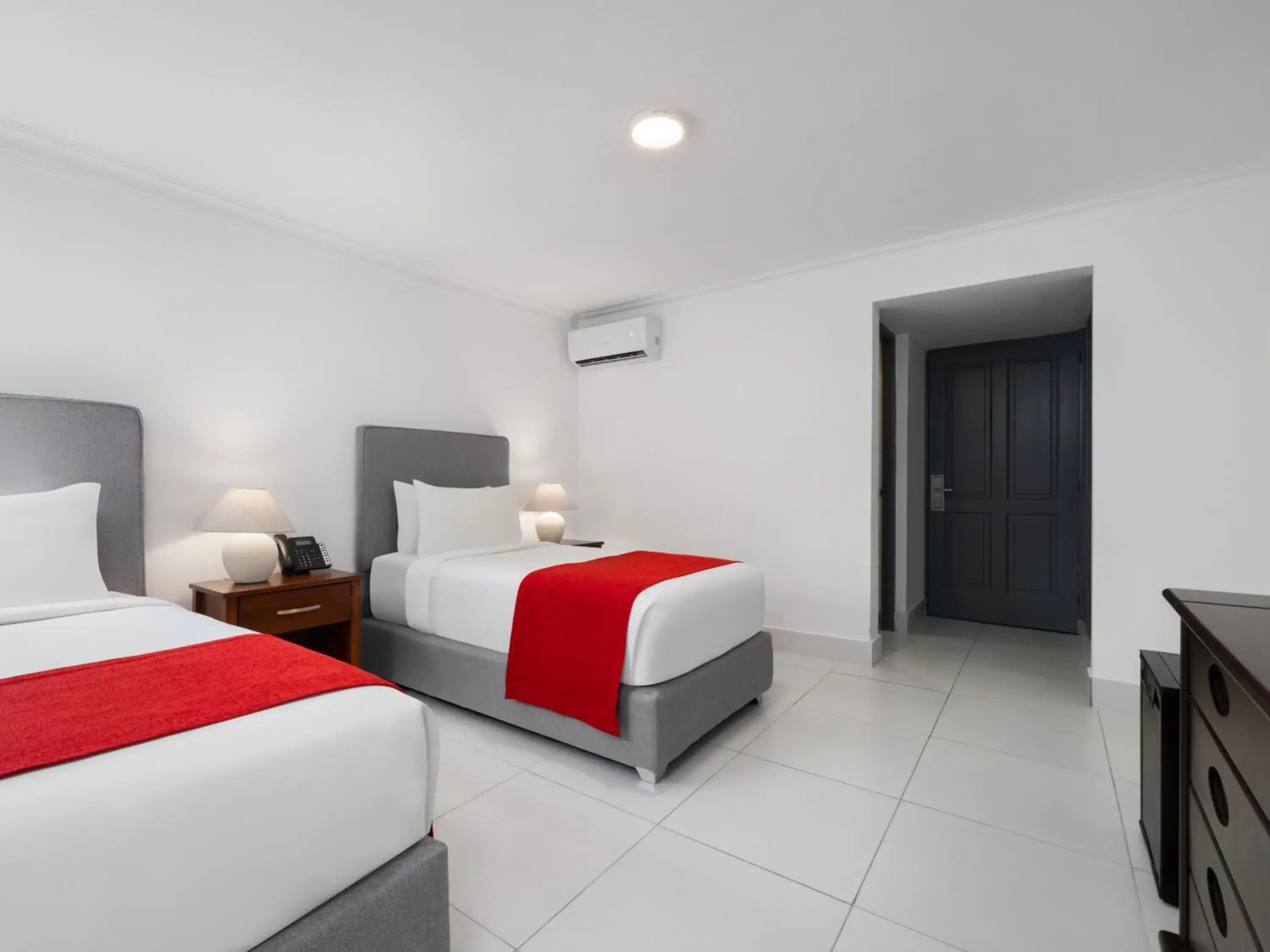 Twin Room with Two Single Beds, Mobility Accessible Room and Roll-In Shower, Non-Smoking - single occupancy in Gran Hotel Europa Santo Domingo Trademark Collection by Wyndham Twin Room with Two Single Beds, Mobility Accessible Room and Roll-In Shower, Non-Smoking - single occupancy in Gran Hotel Europa Santo Domingo Trademark Collection by Wyndham