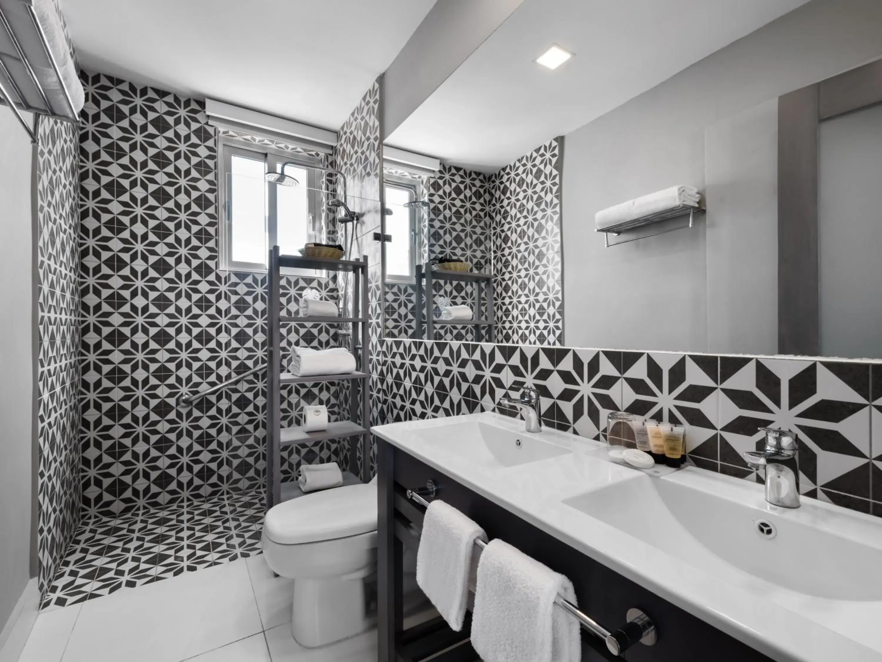 Two-Bedroom Queen Room with Two Queen Beds, Non-Smoking - single occupancy in Gran Hotel Europa Santo Domingo Trademark Collection by Wyndham Two-Bedroom Queen Room with Two Queen Beds, Non-Smoking - single occupancy in Gran Hotel Europa Santo Domingo Trademark Collection by Wyndham