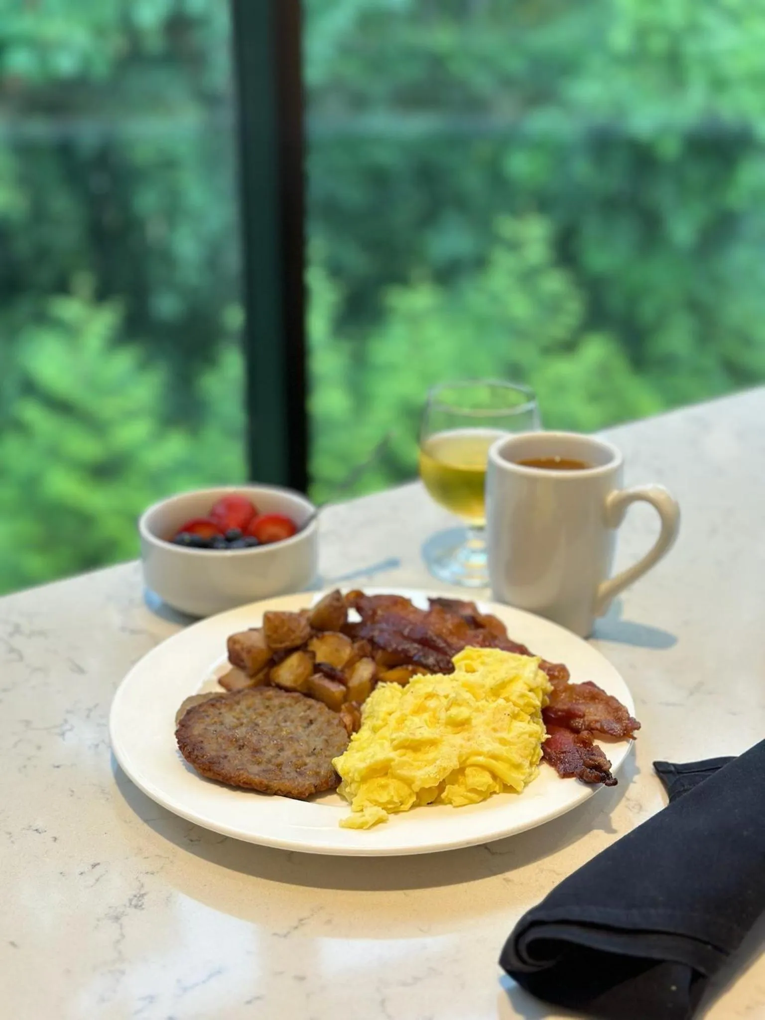 Food and drinks in DoubleTree by Hilton Charlottesville