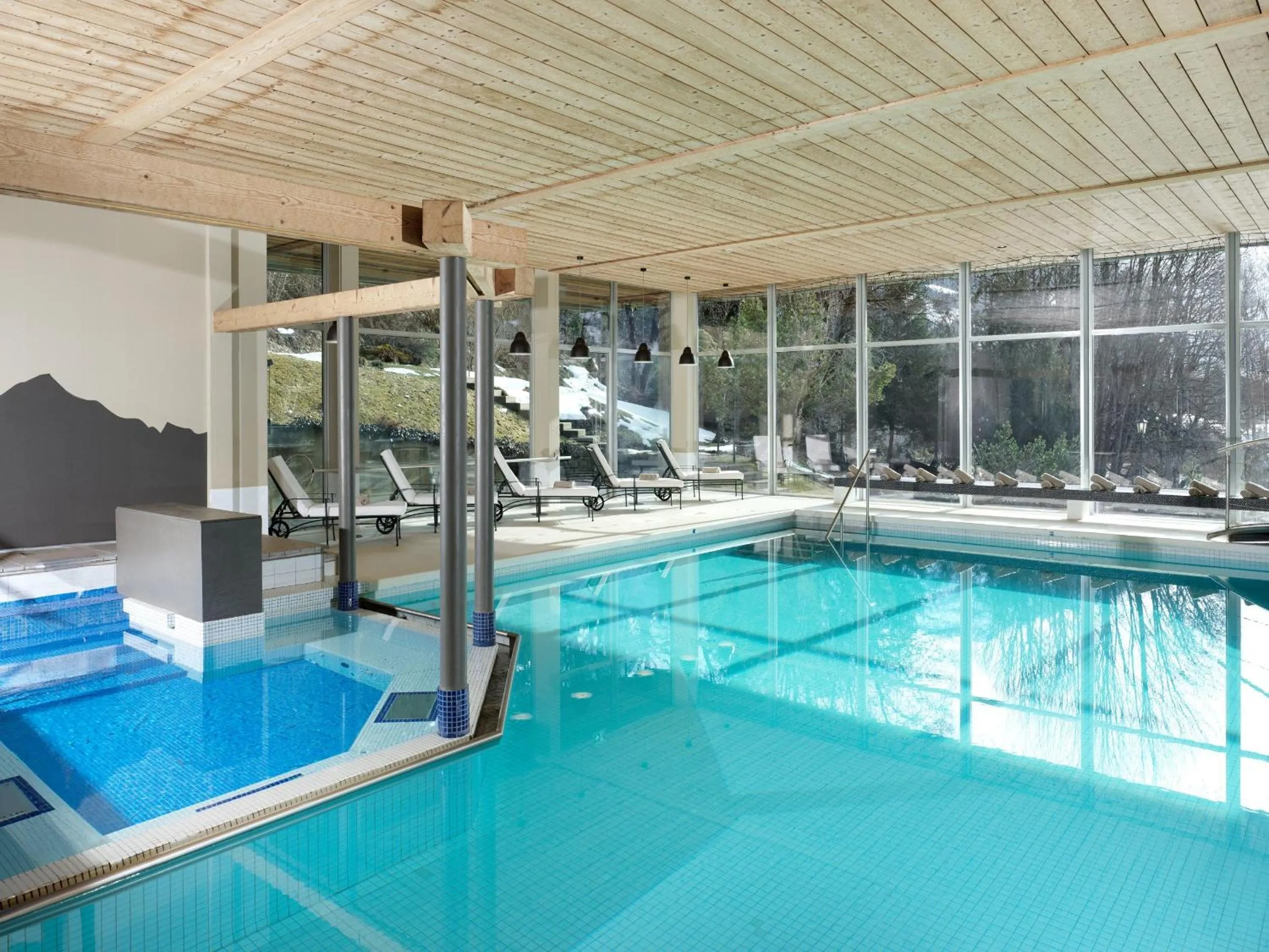 Swimming pool in Beausite Park Hotel & Spa