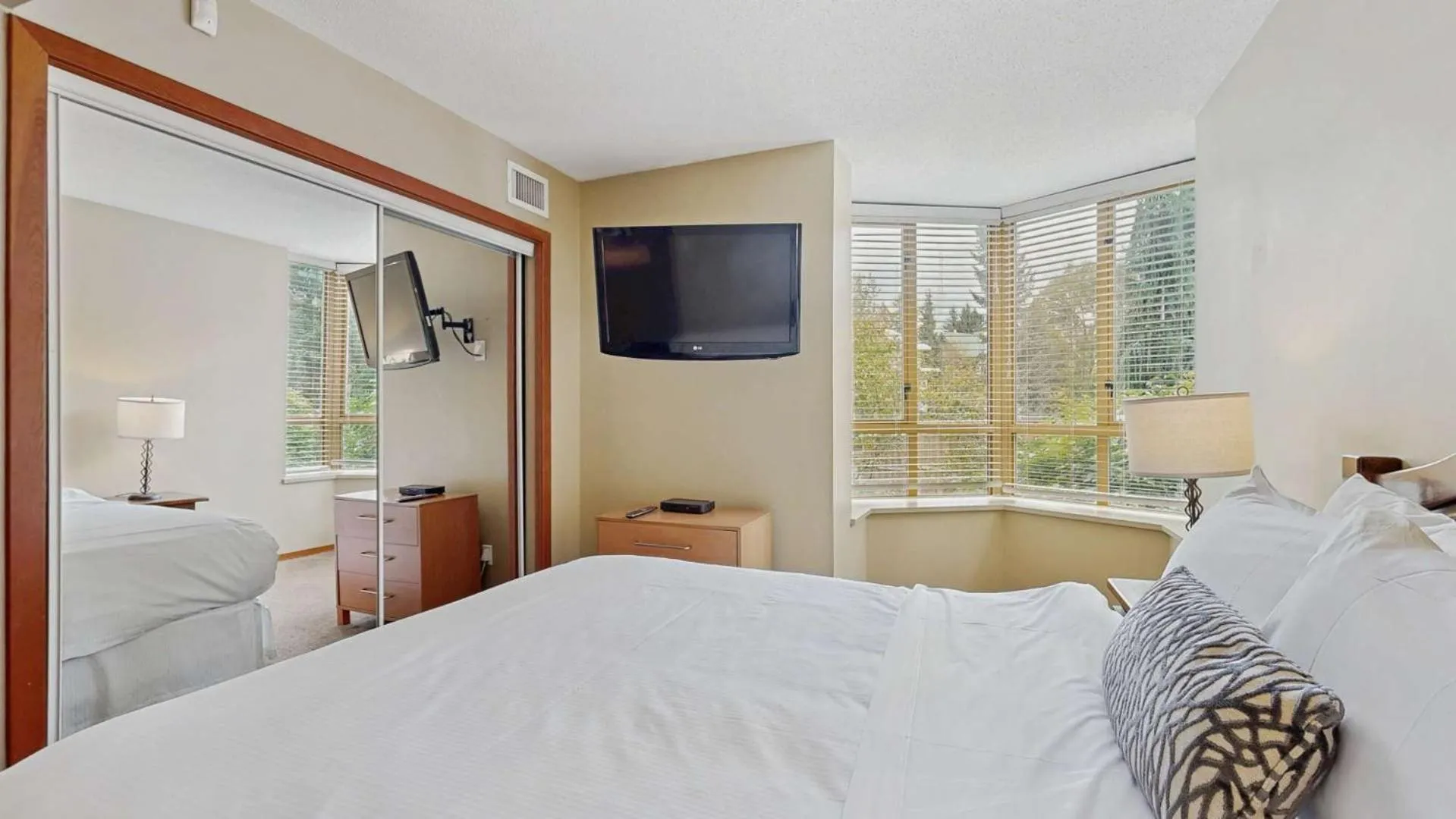 Bed in Cascade Lodge