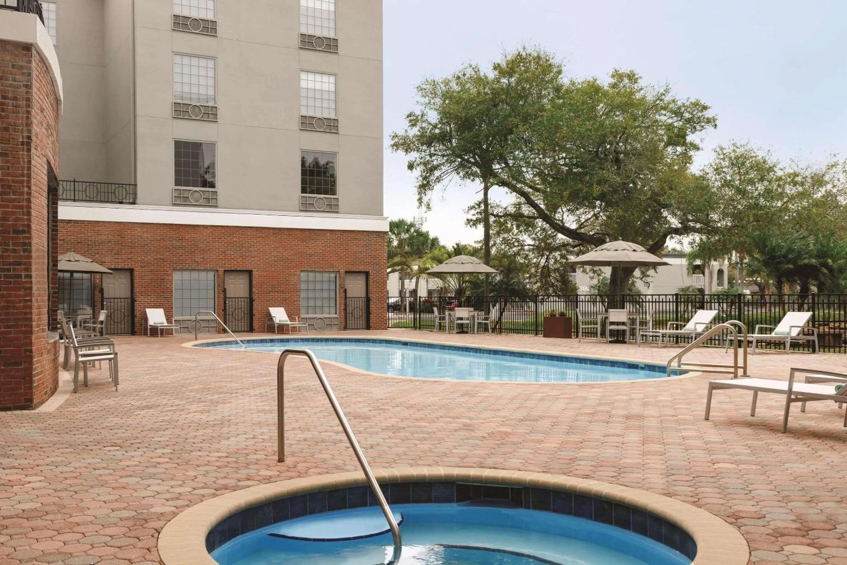 Swimming pool in Country Inn & Suites by Radisson, RJ Stadium - Tampa Airport East