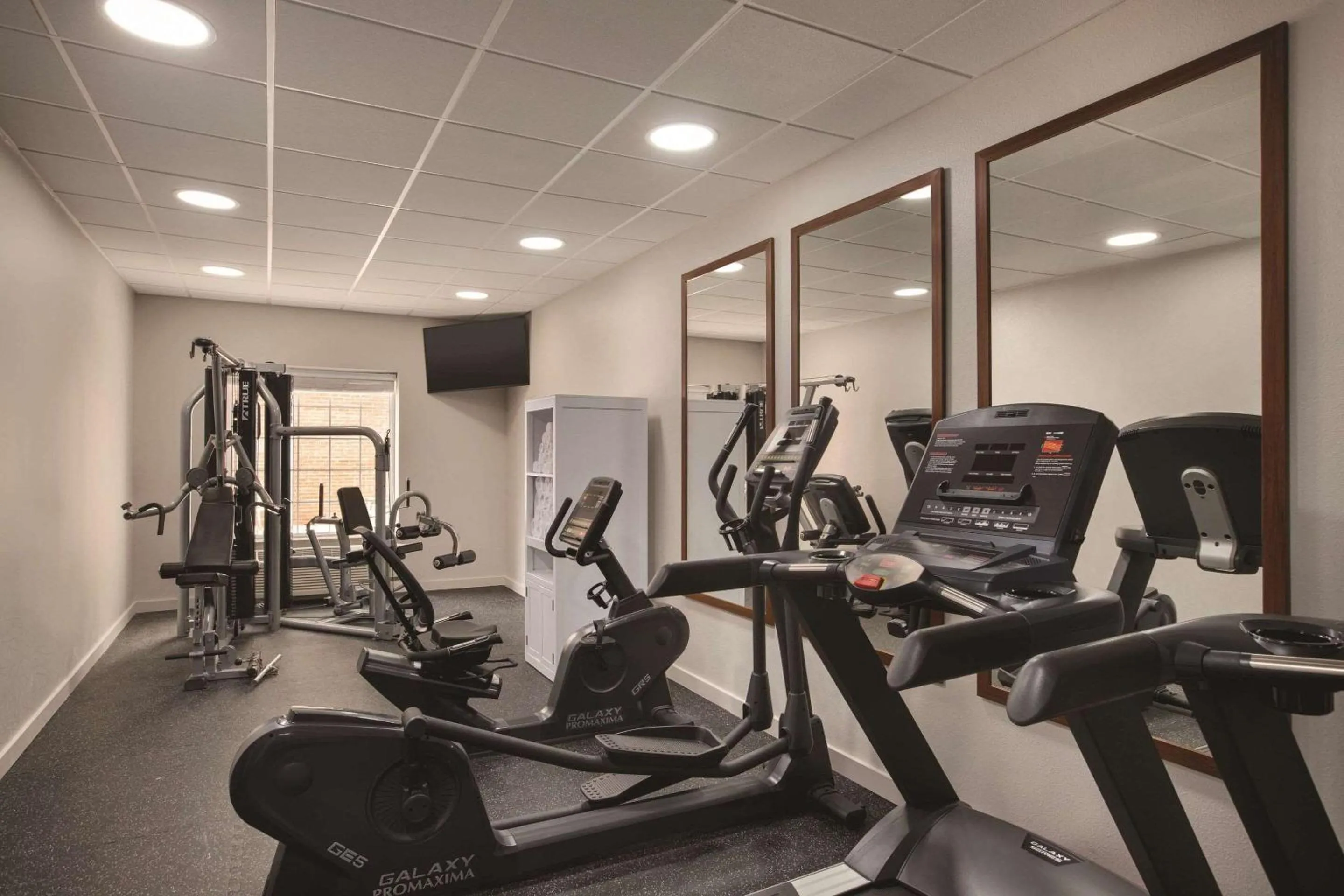 Fitness centre/facilities in Country Inn & Suites by Radisson, RJ Stadium - Tampa Airport East