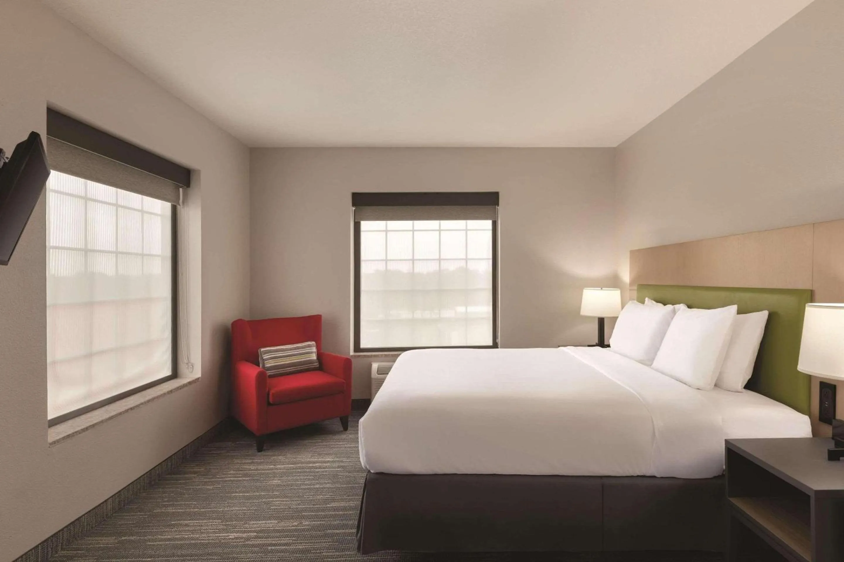 Bedroom, Bed in Country Inn & Suites by Radisson, RJ Stadium - Tampa Airport East