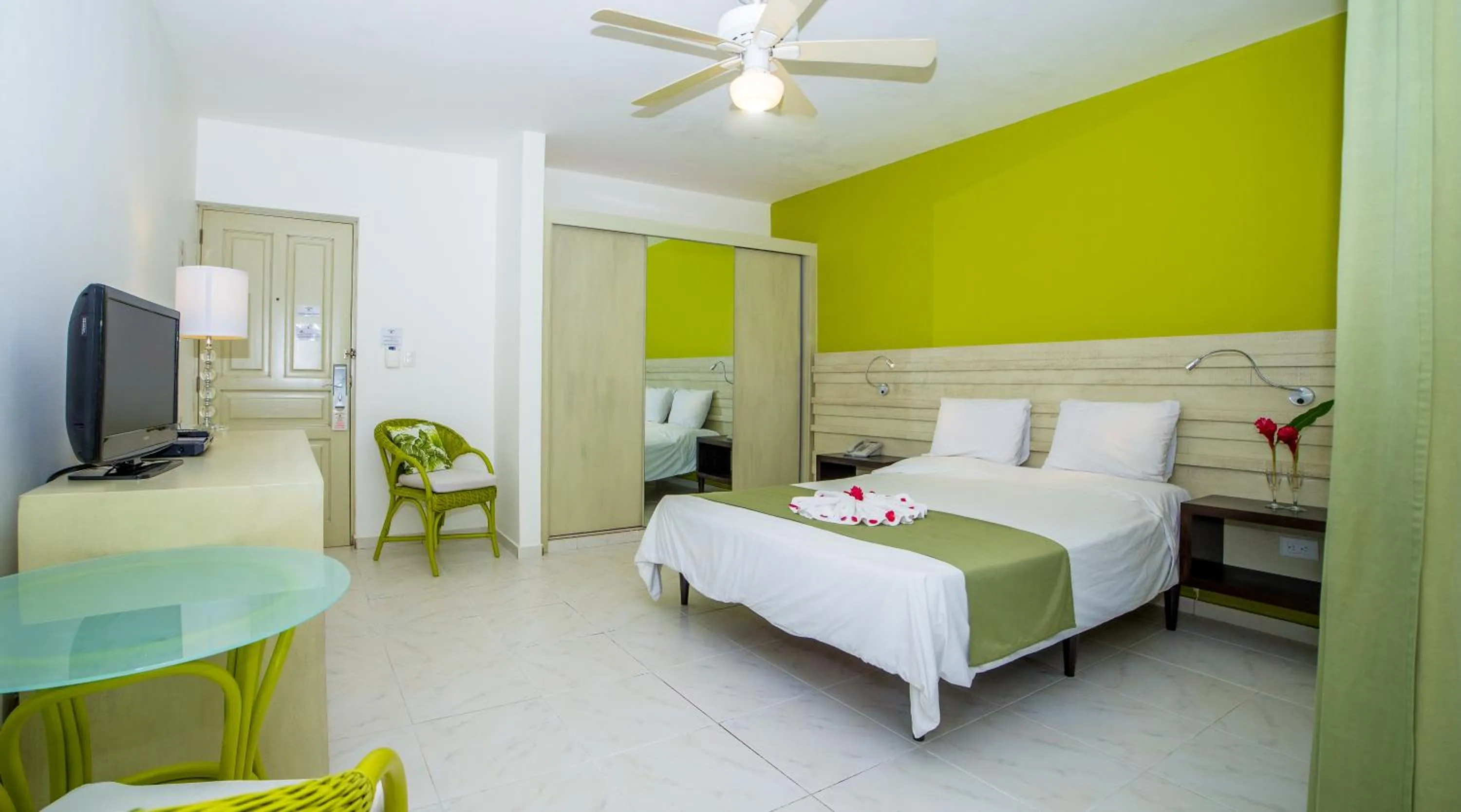 Photo of the whole room, Bed in Hotel Villa Taina