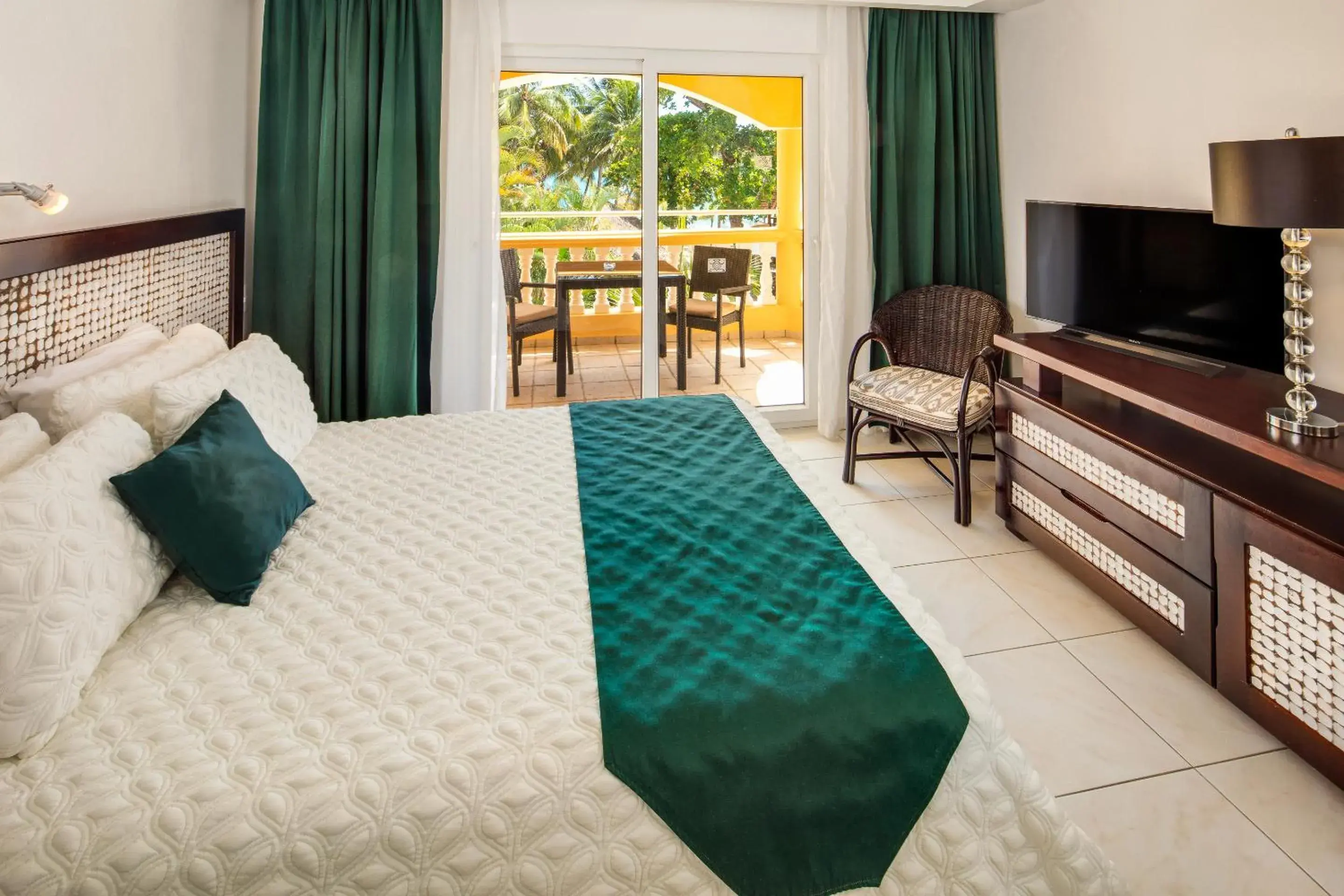 Superior Room - single occupancy - Beachfront in Hotel Villa Taina Superior Room - single occupancy - Beachfront in Hotel Villa Taina