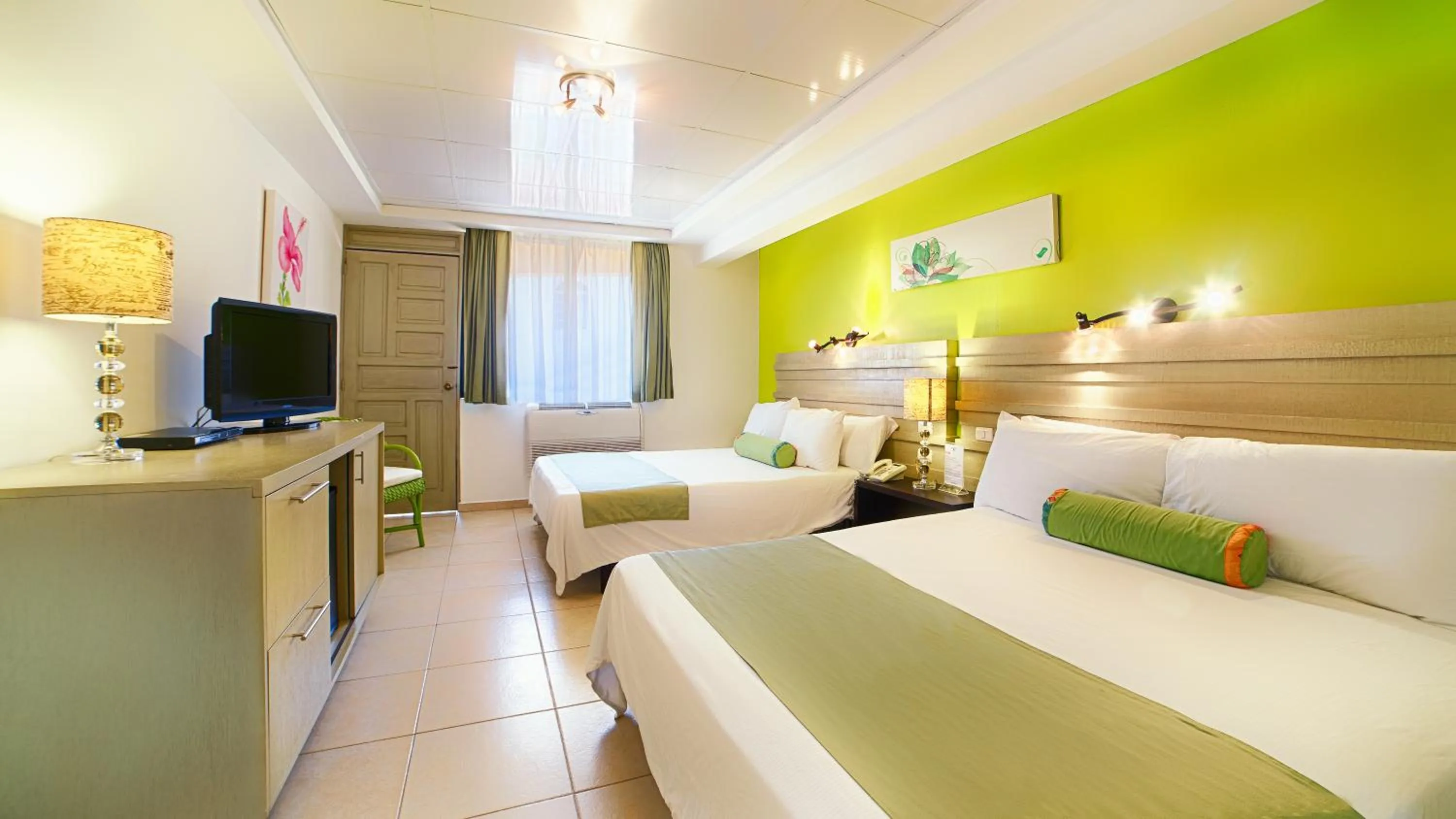 Photo of the whole room, Bed in Hotel Villa Taina