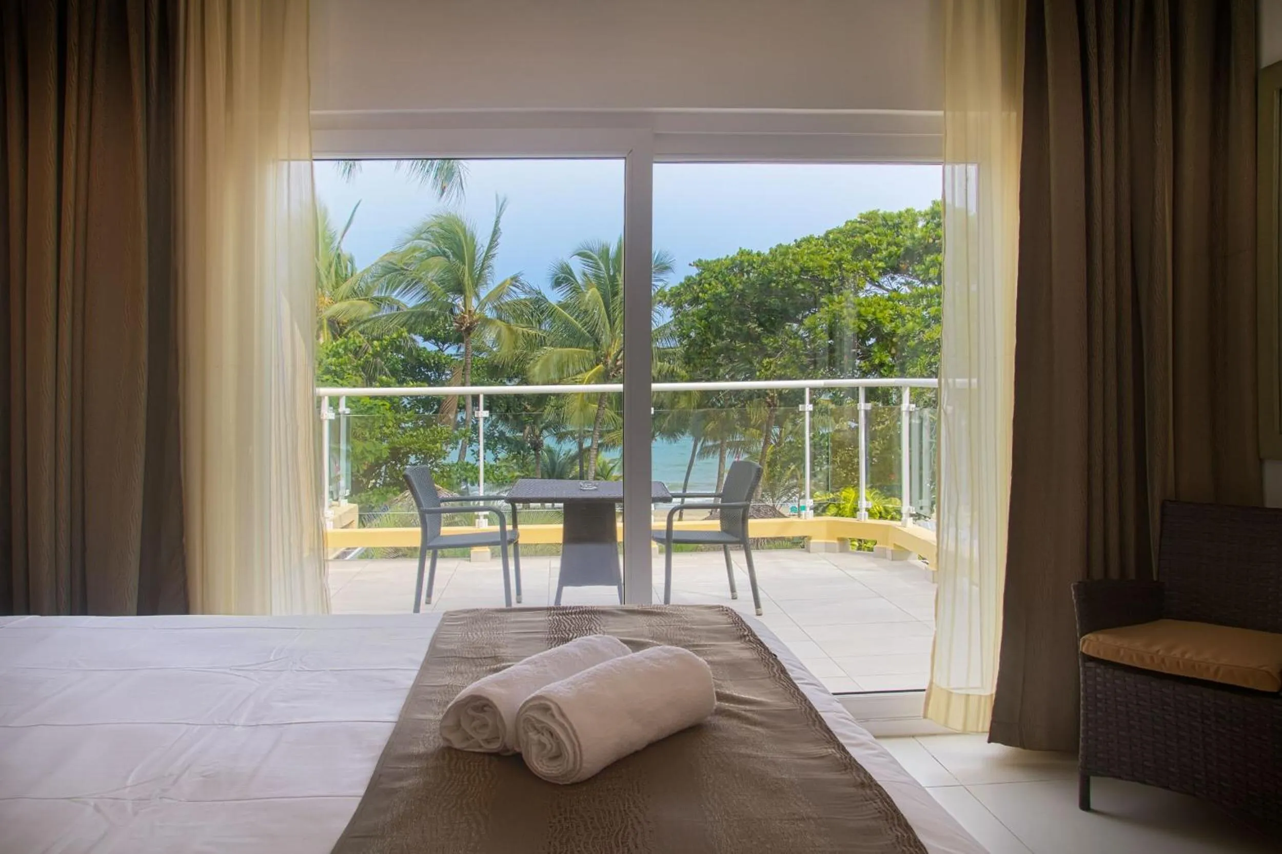 Balcony/Terrace, Bed in Hotel Villa Taina