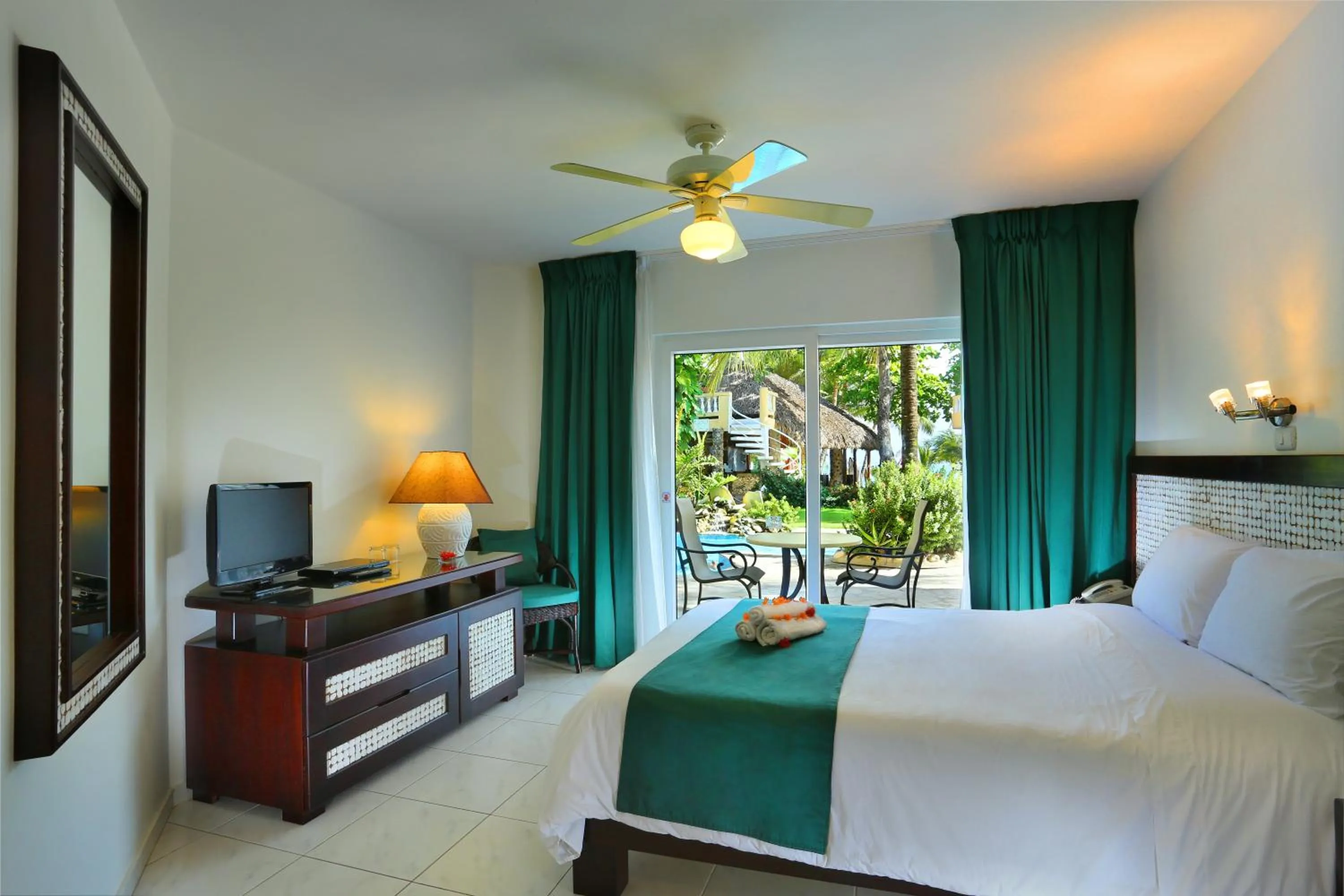 Photo of the whole room, Bed in Hotel Villa Taina