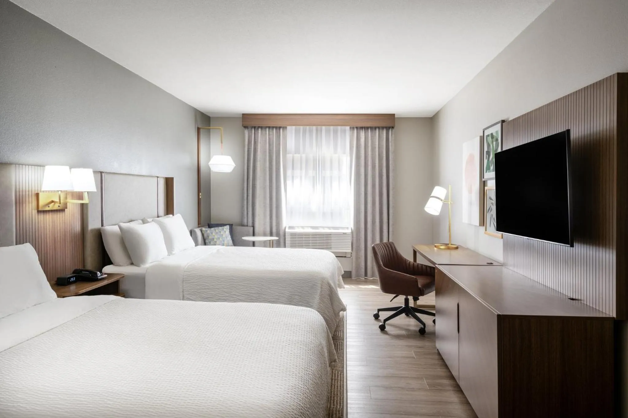 Photo of the whole room, Bed in Holiday Inn Blytheville by IHG