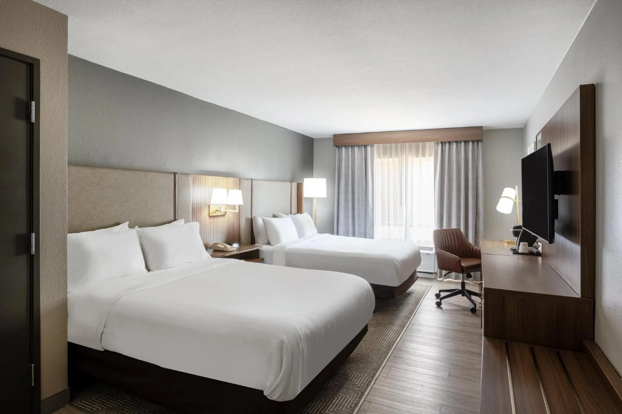 Photo of the whole room, Bed in Holiday Inn Blytheville by IHG