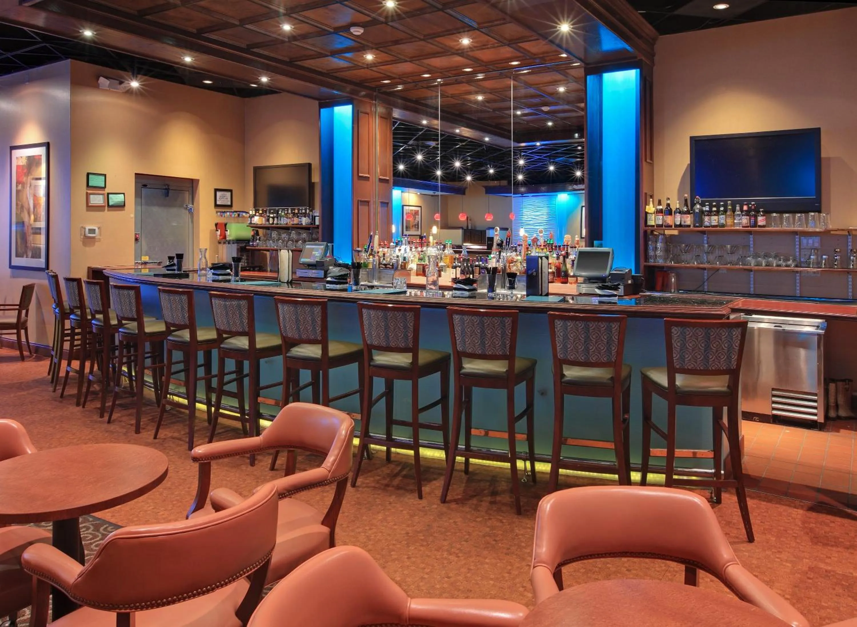 Lounge or bar in Holiday Inn Blytheville by IHG