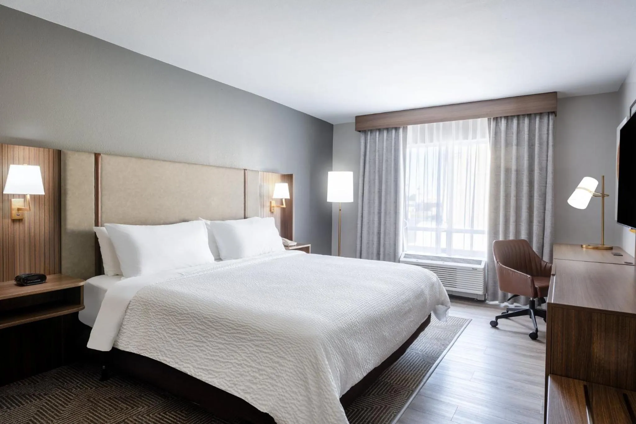 Photo of the whole room, Bed in Holiday Inn Blytheville by IHG