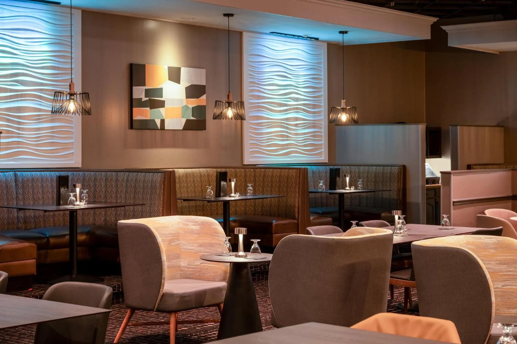 Lounge or bar in Holiday Inn Blytheville by IHG