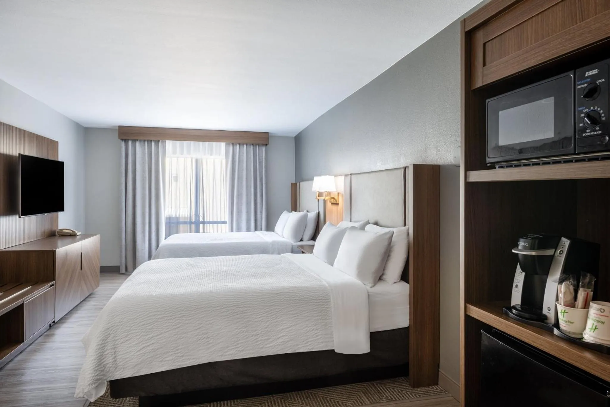 Photo of the whole room, Bed in Holiday Inn Blytheville by IHG