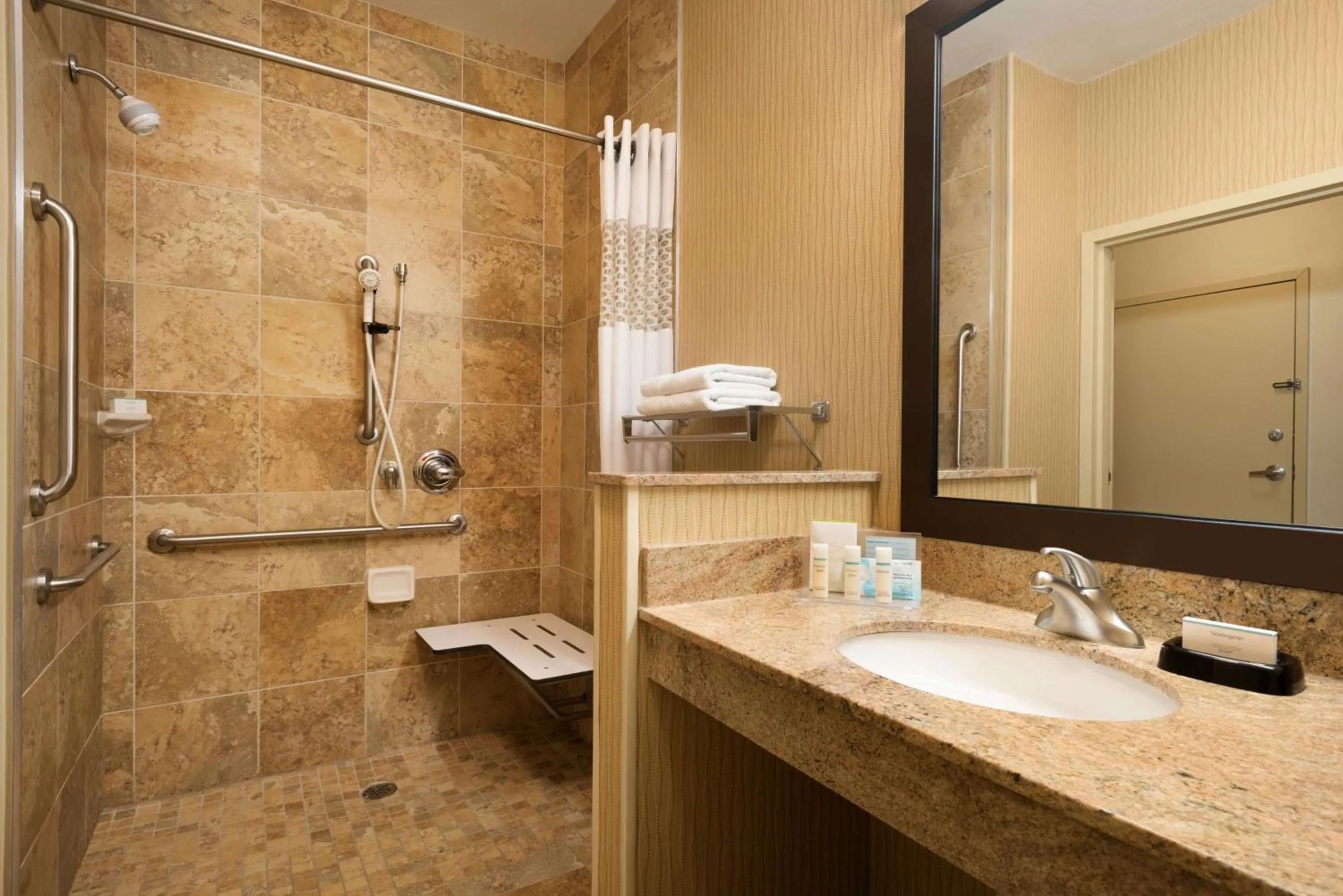 Bathroom in Hampton Inn Battle Creek