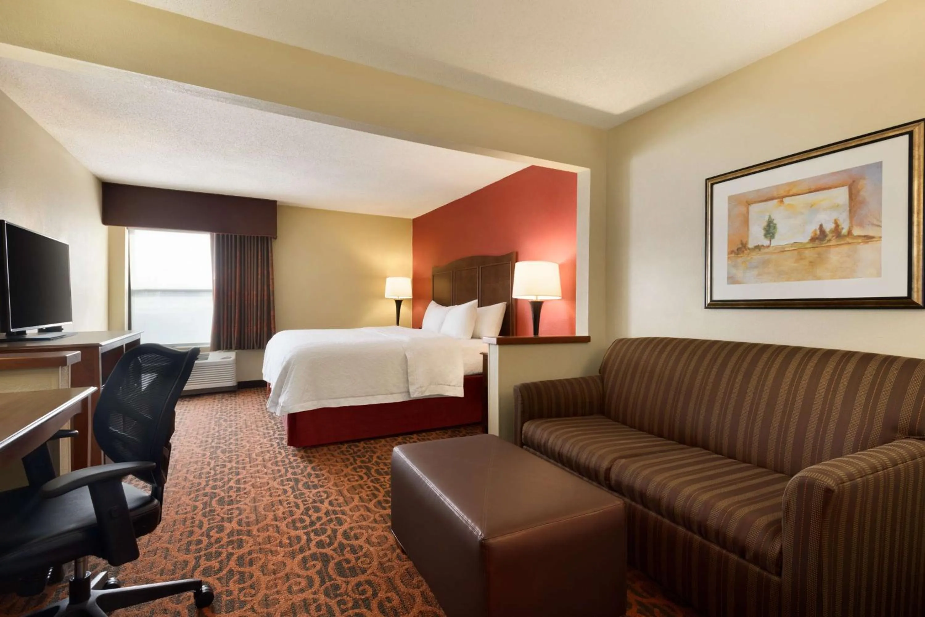 Bedroom, Bed in Hampton Inn Battle Creek
