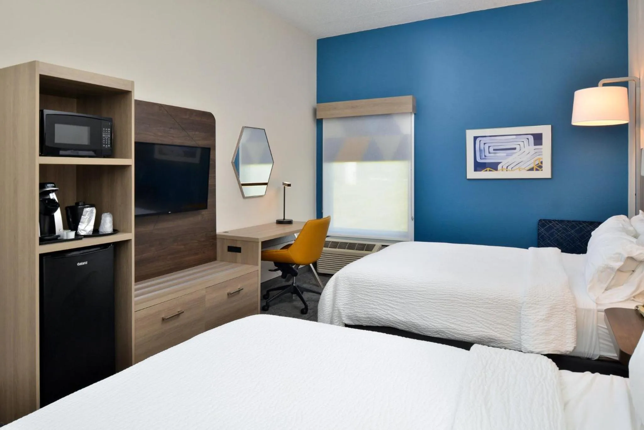 Photo of the whole room, Bed in Holiday Inn Express Lewisburg - New Columbia by IHG