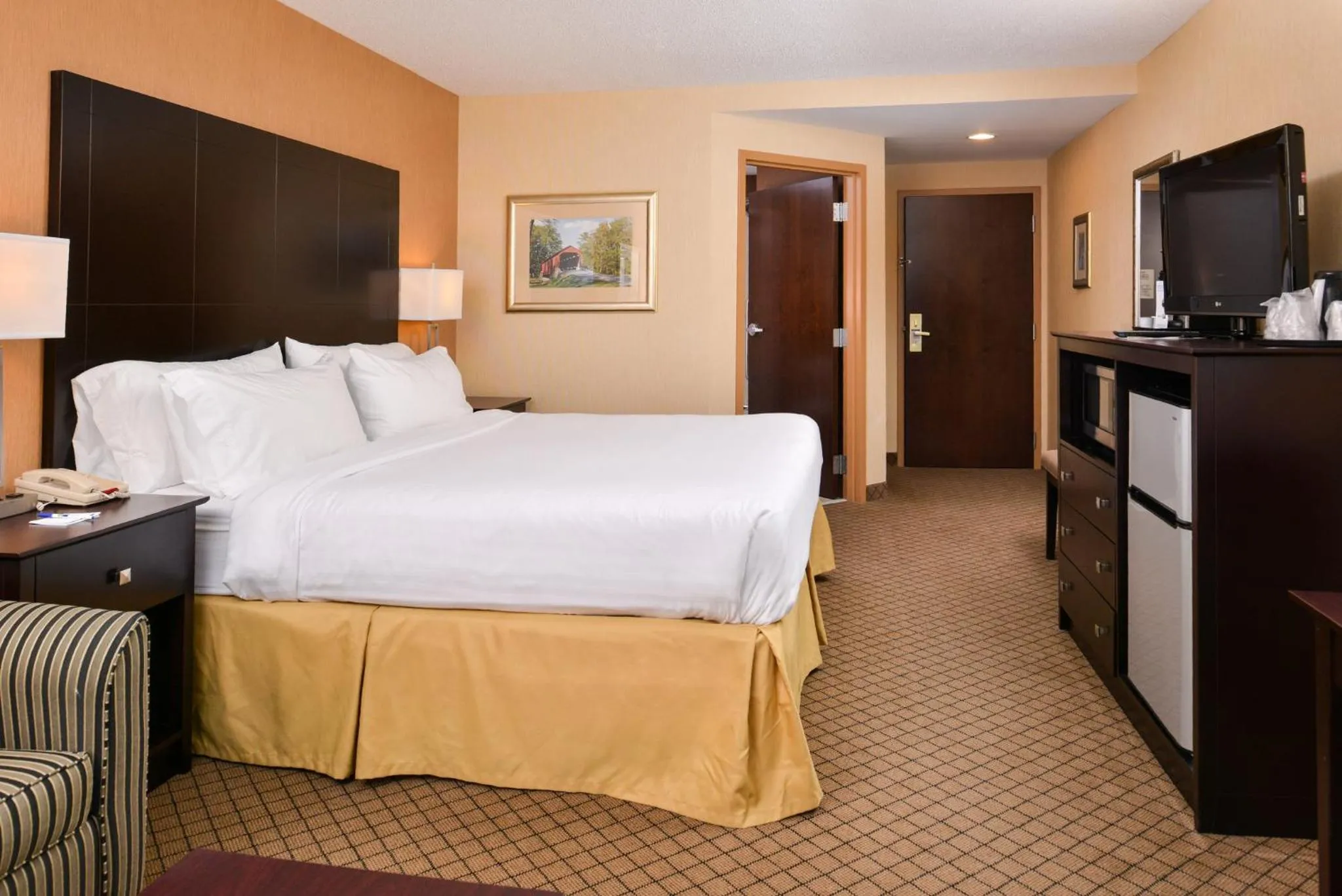 Photo of the whole room, Bed in Holiday Inn Express Lewisburg - New Columbia by IHG