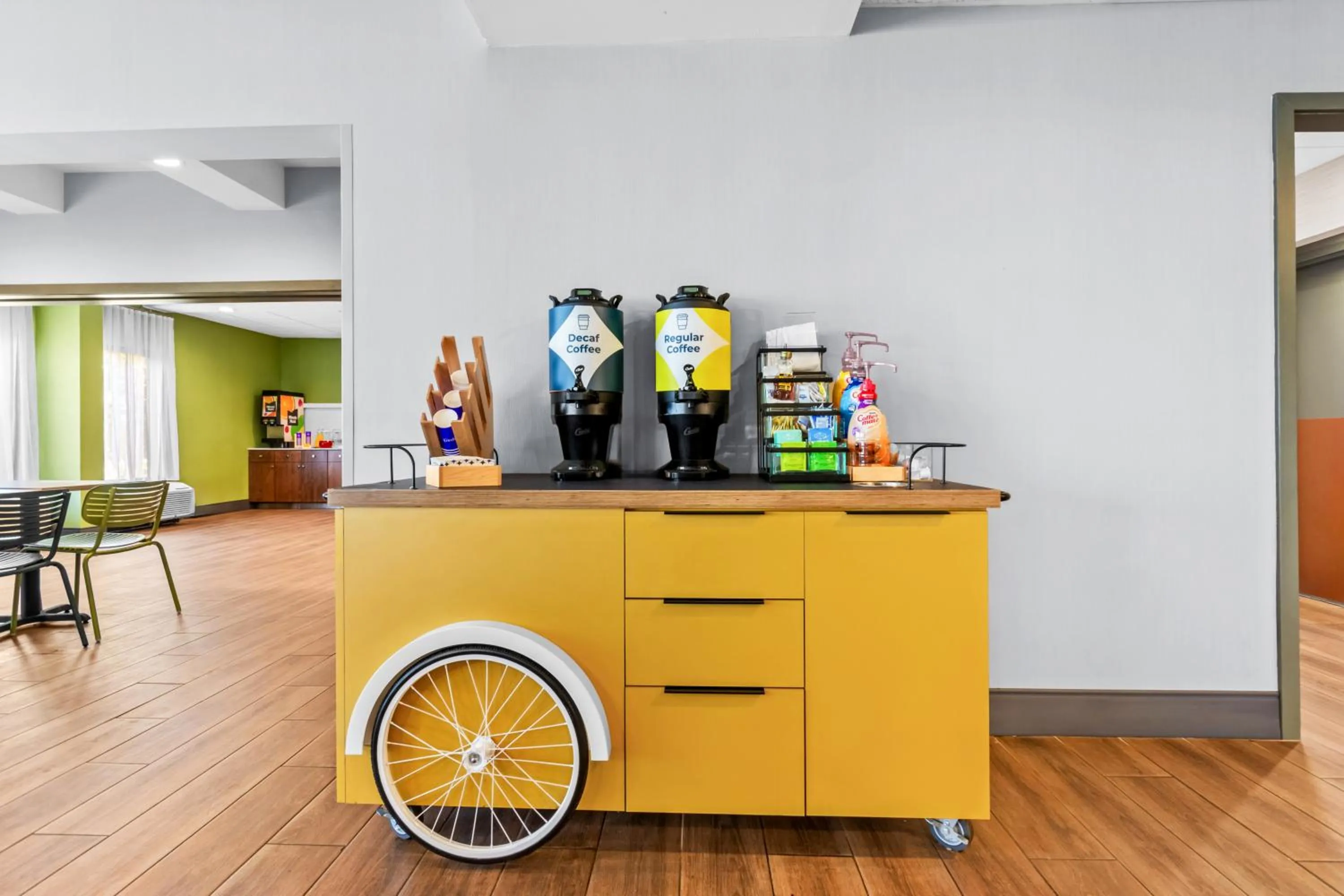 Coffee/tea facilities in Spark by Hilton Bardstown