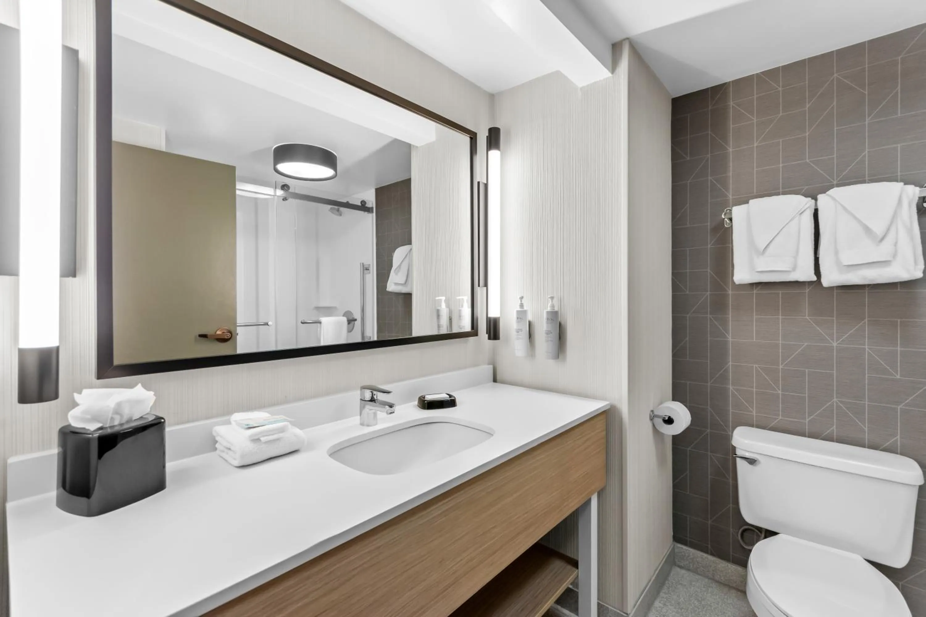 Bathroom in Spark by Hilton Bardstown