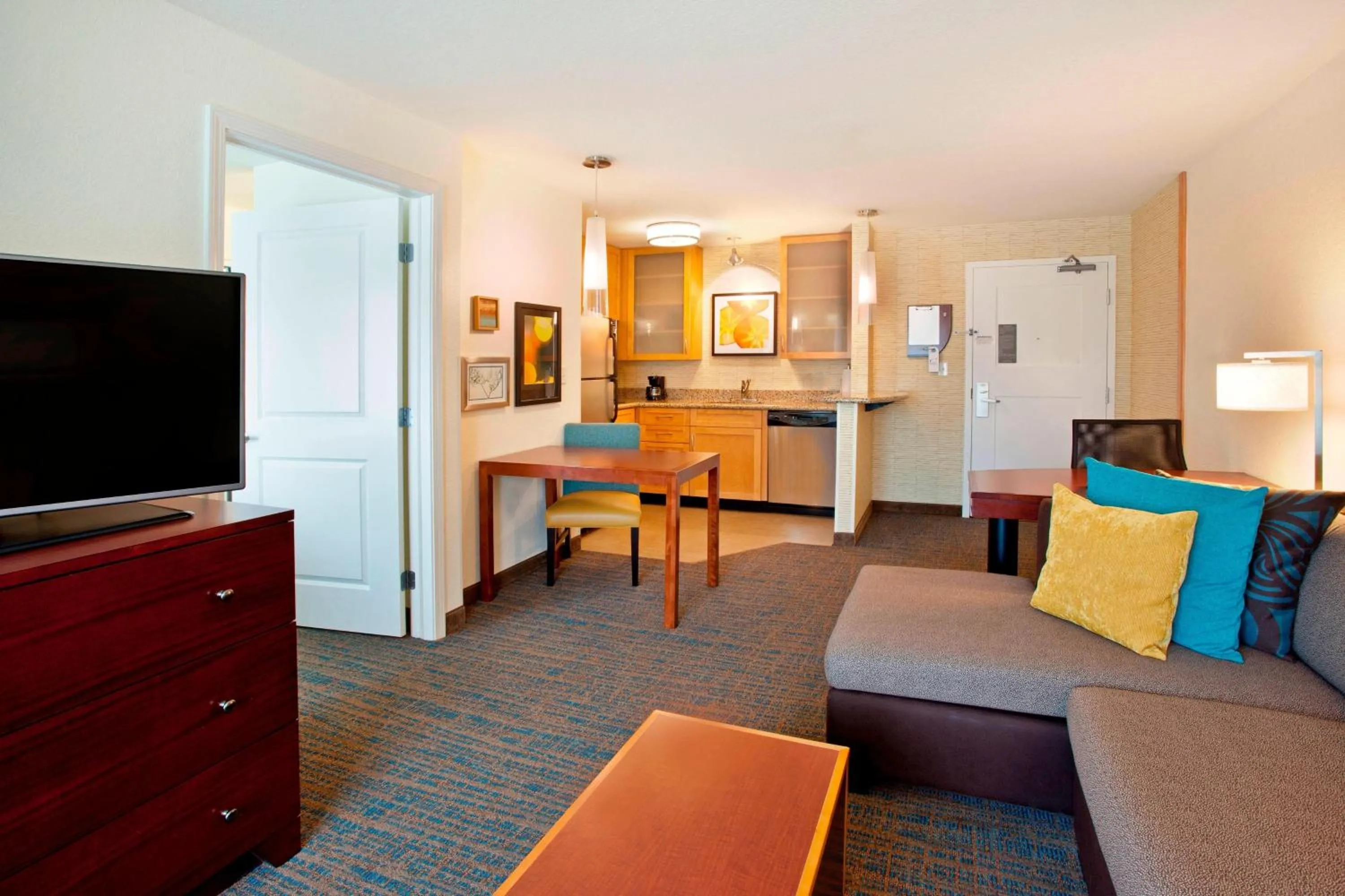 Living room in Residence Inn by Marriott Portland Airport at Cascade Station