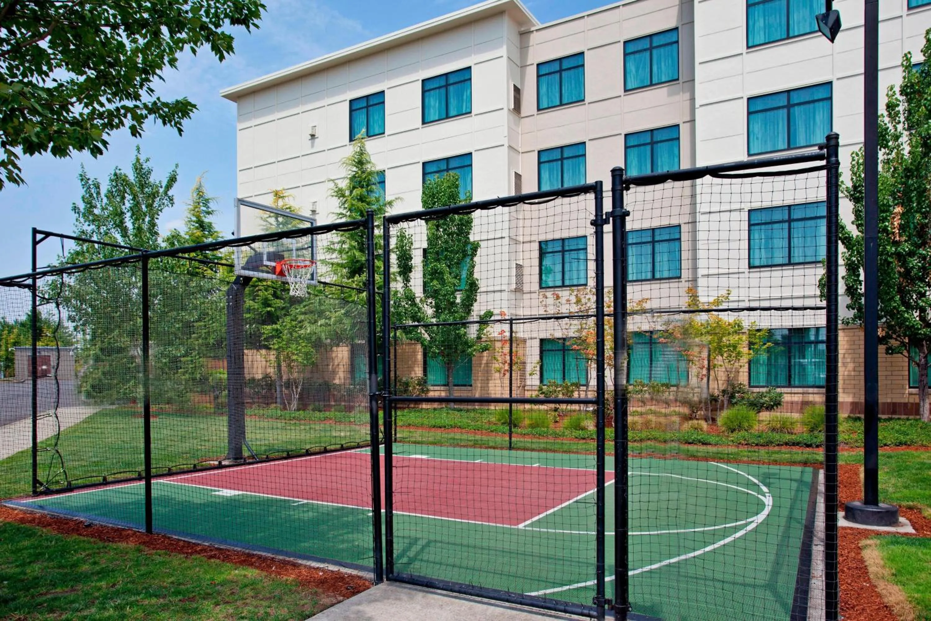 Tennis court in Residence Inn by Marriott Portland Airport at Cascade Station