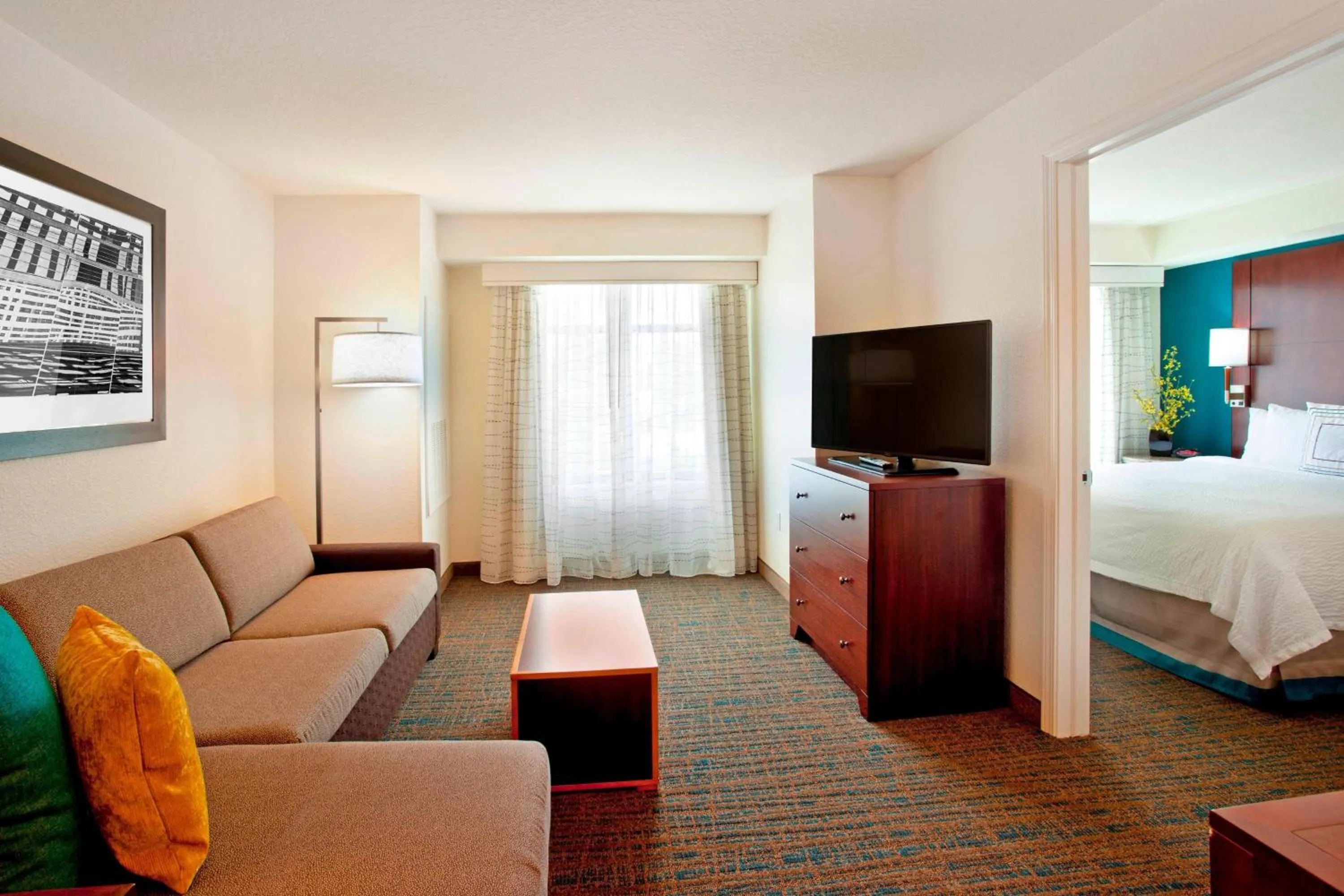 Living room, Bed in Residence Inn by Marriott Portland Airport at Cascade Station
