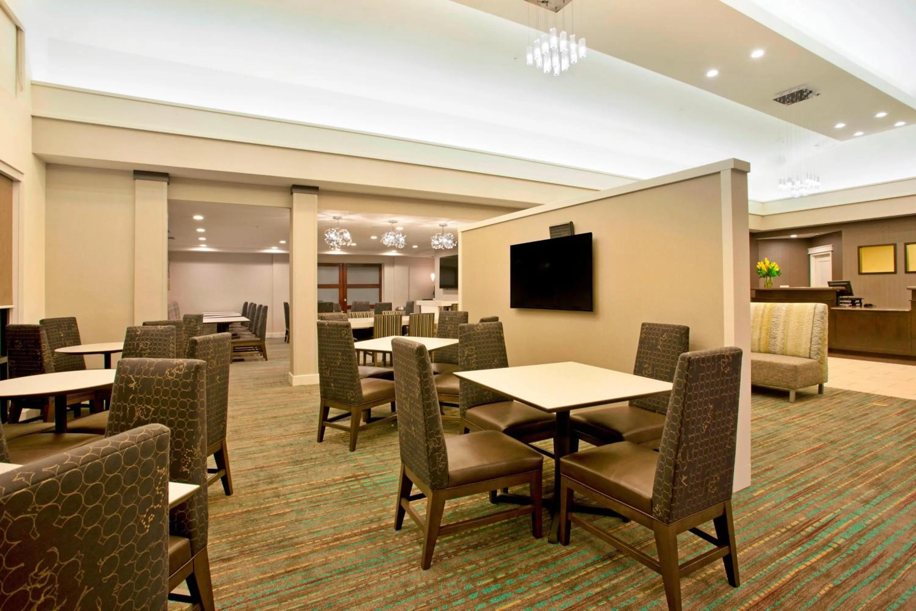 Lobby or reception in Residence Inn by Marriott Portland Airport at Cascade Station