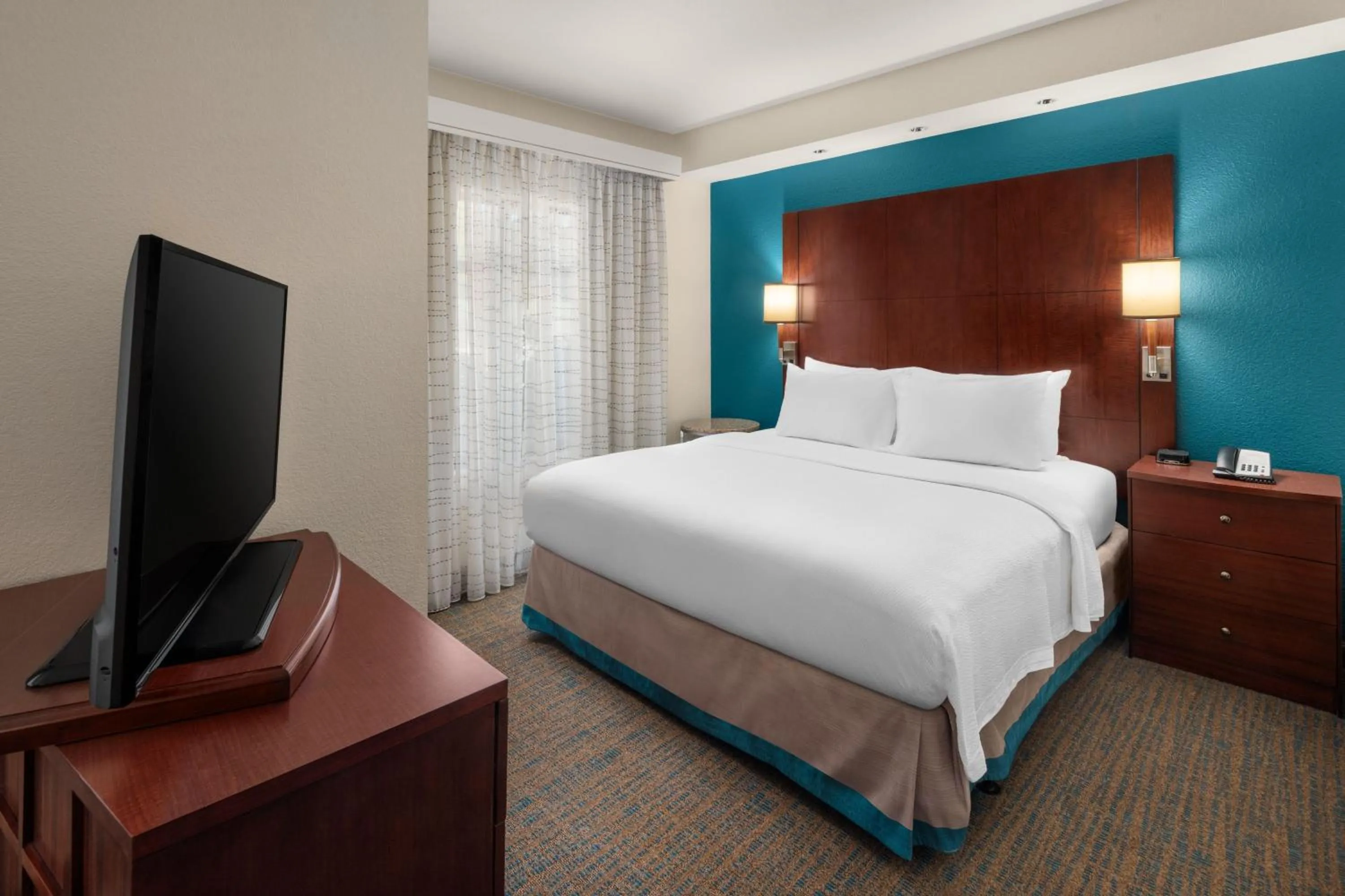 Photo of the whole room, Bed in Residence Inn by Marriott Portland Airport at Cascade Station