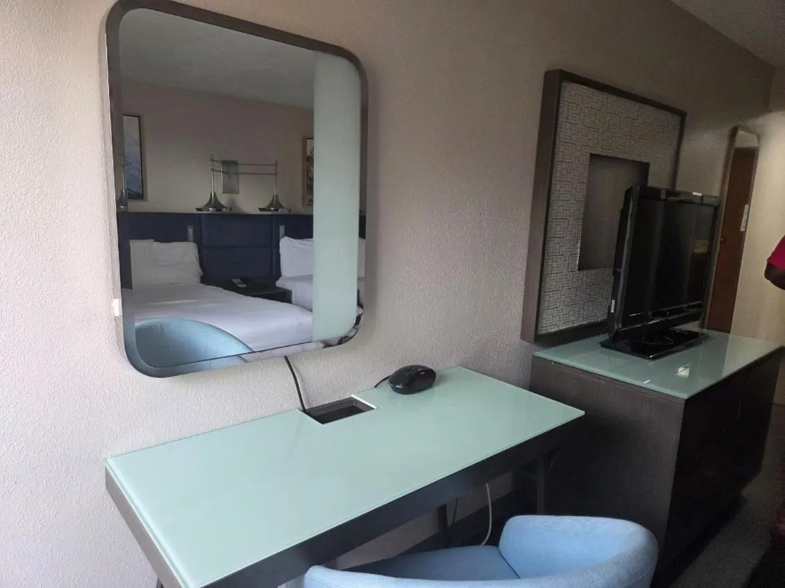 Guests in Hamilton Inn Birmingham-Bessemer