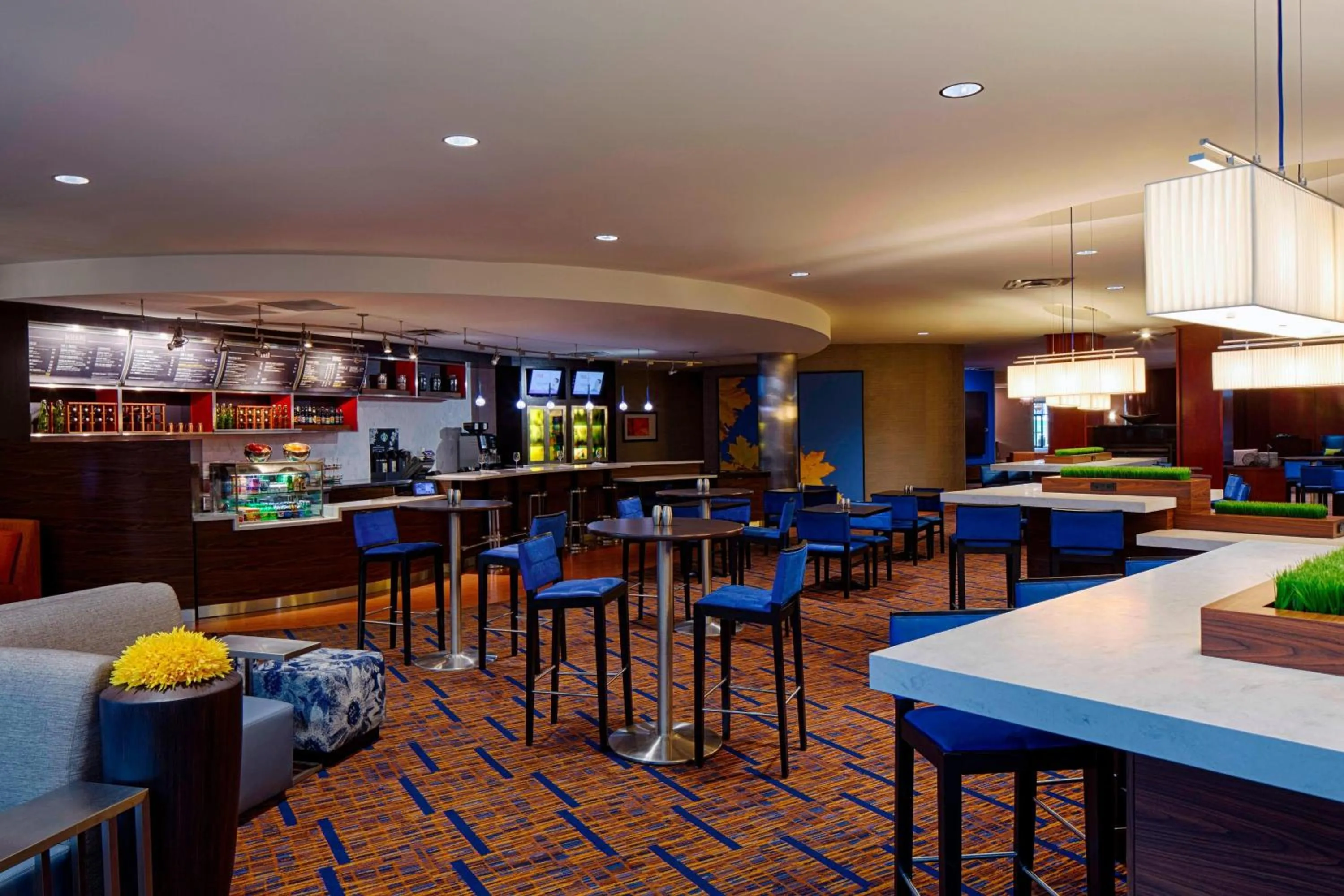 Restaurant/places to eat in Courtyard by Marriott Columbus West/Hilliard
