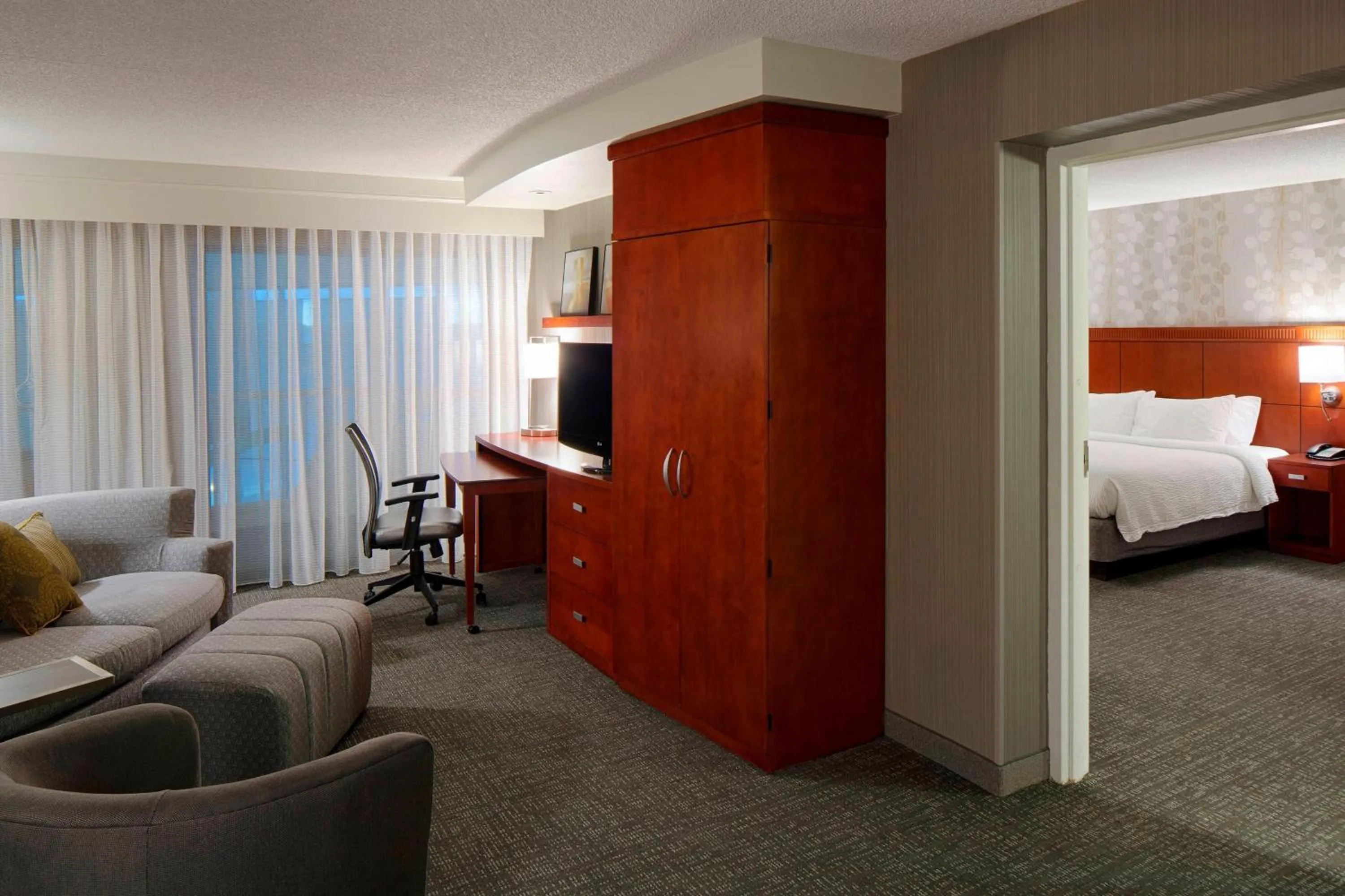 Living room, Bed in Courtyard by Marriott Columbus West/Hilliard
