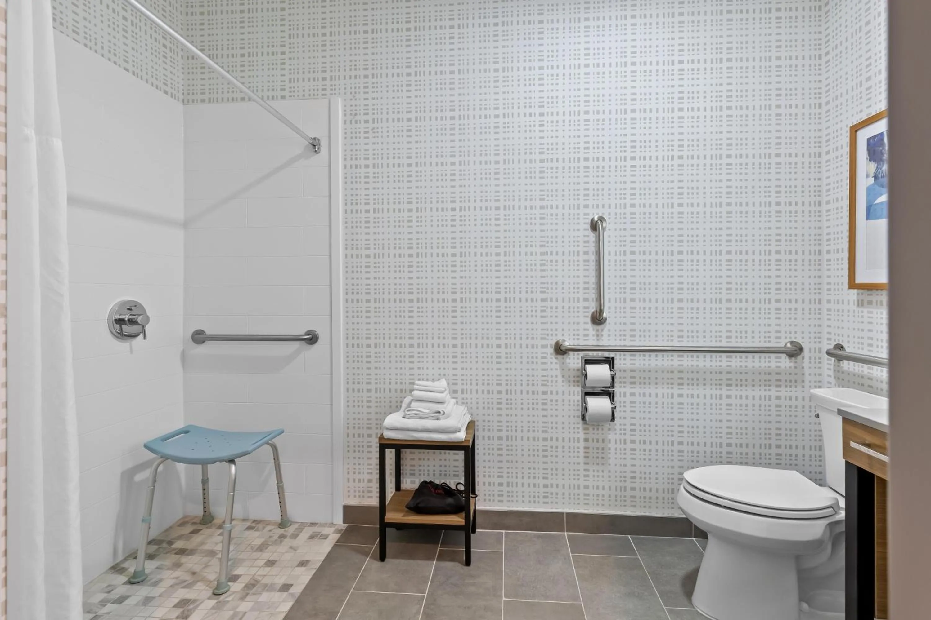 Bathroom in Hampton Inn Akron-Fairlawn