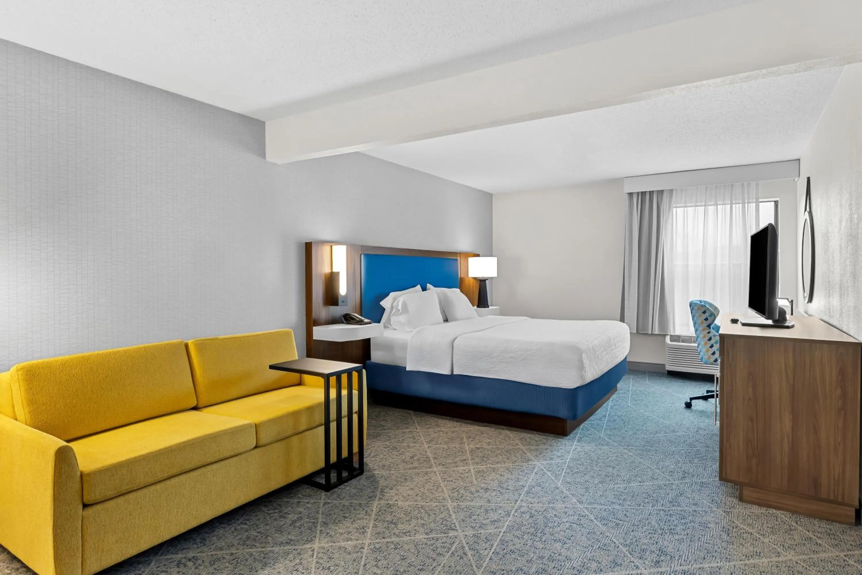 Bed in Hampton Inn Akron-Fairlawn