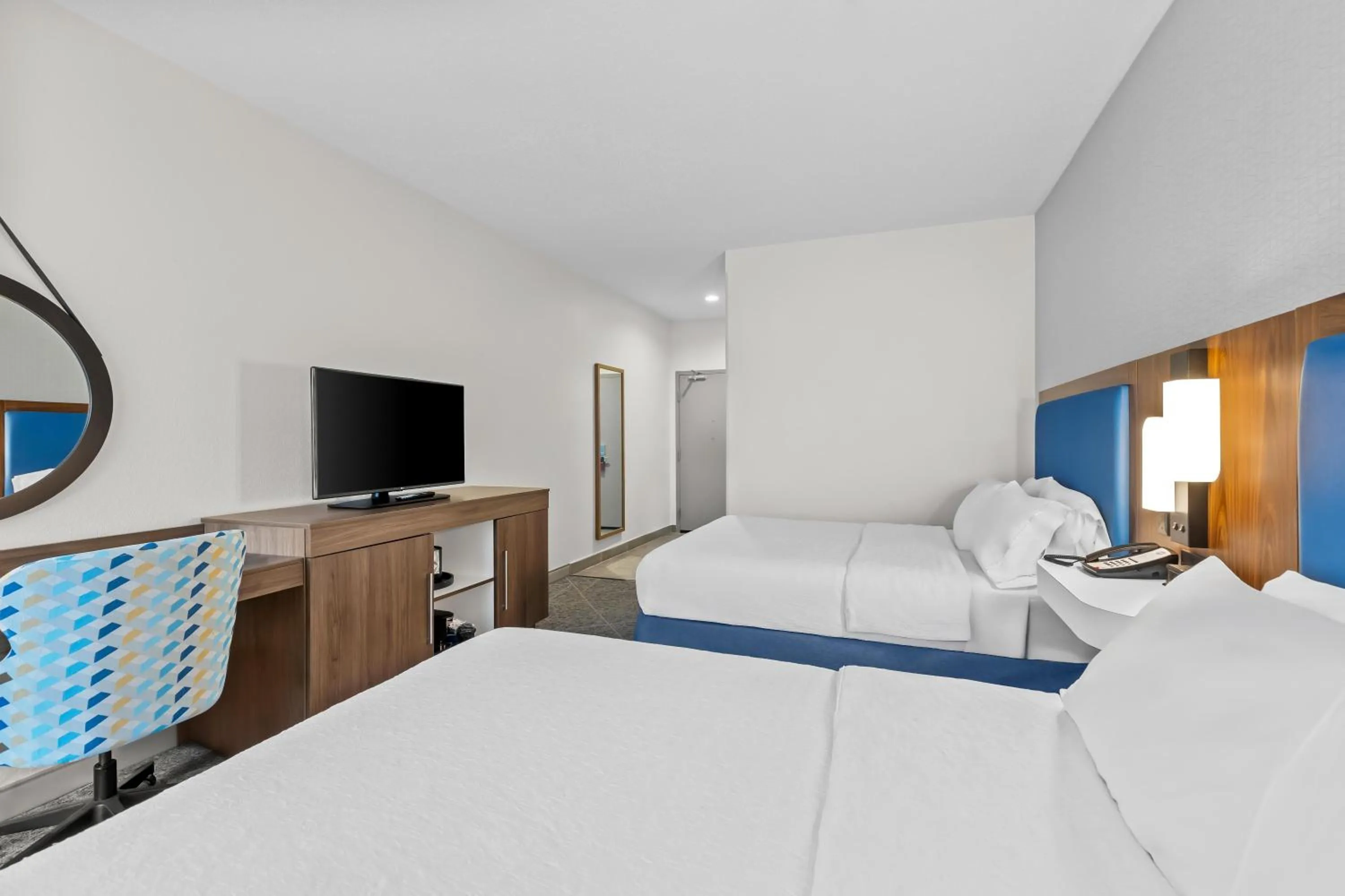 Bedroom, Bed in Hampton Inn Akron-Fairlawn