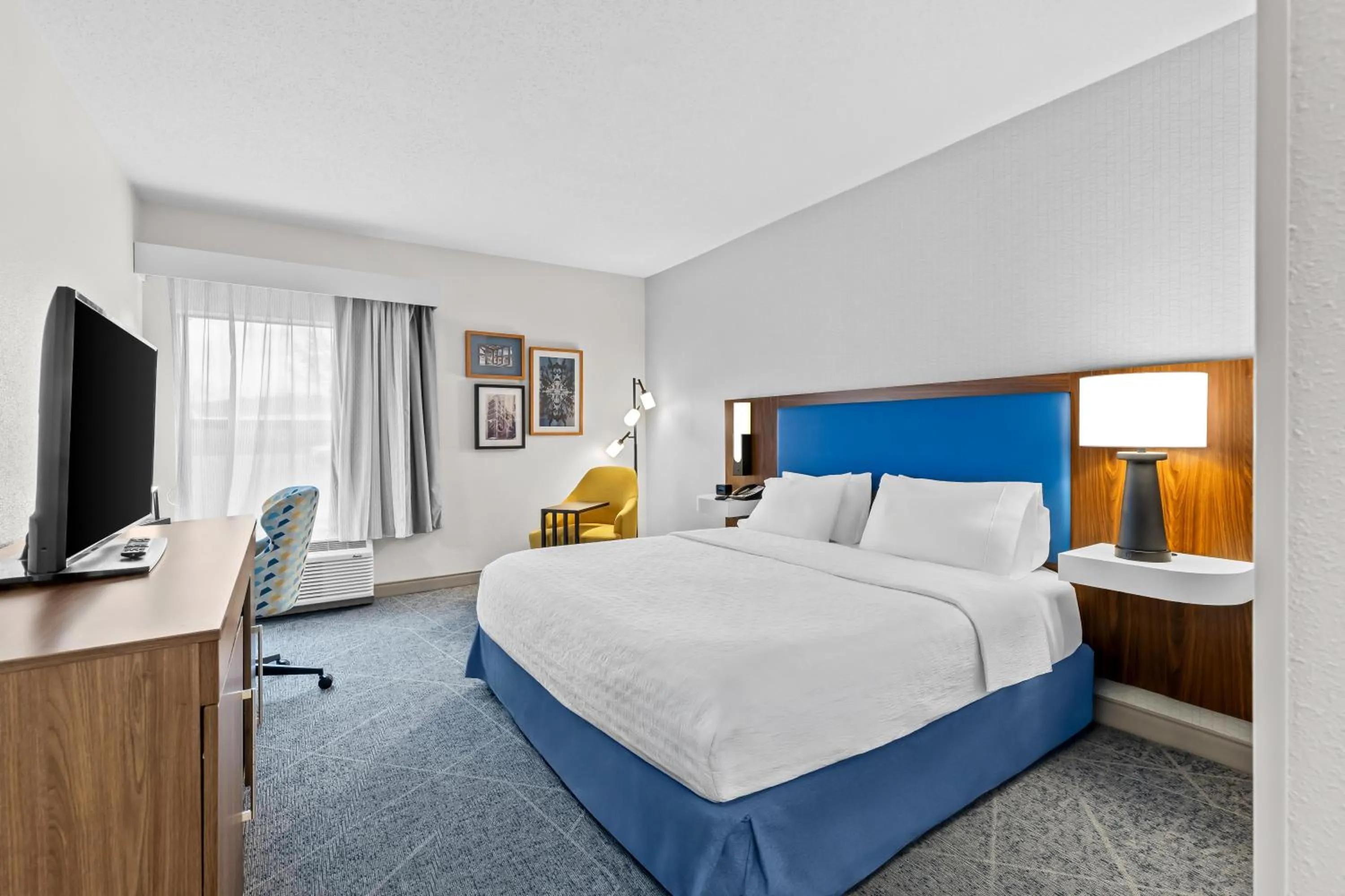 Bed in Hampton Inn Akron-Fairlawn