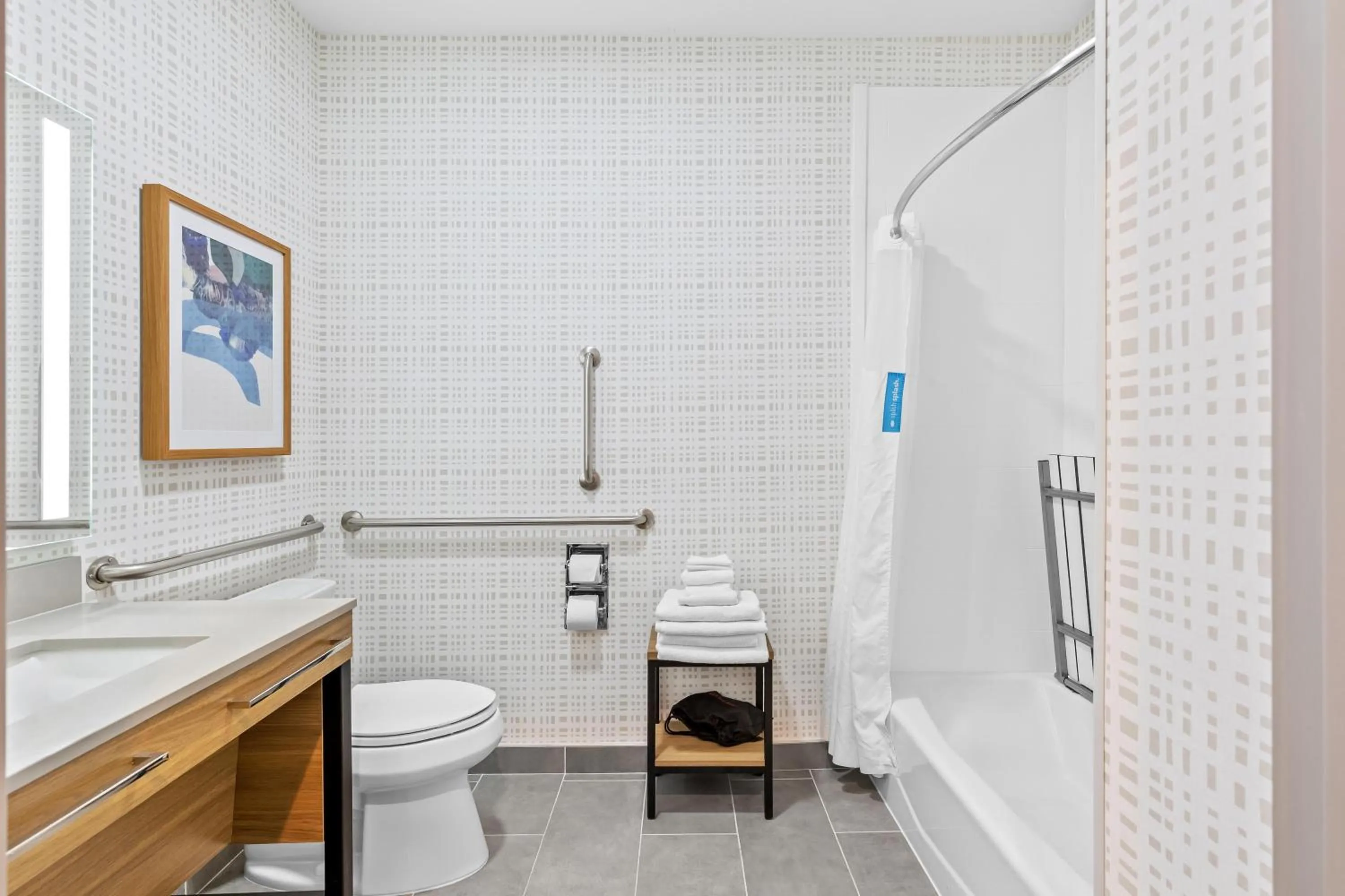 Bathroom in Hampton Inn Akron-Fairlawn