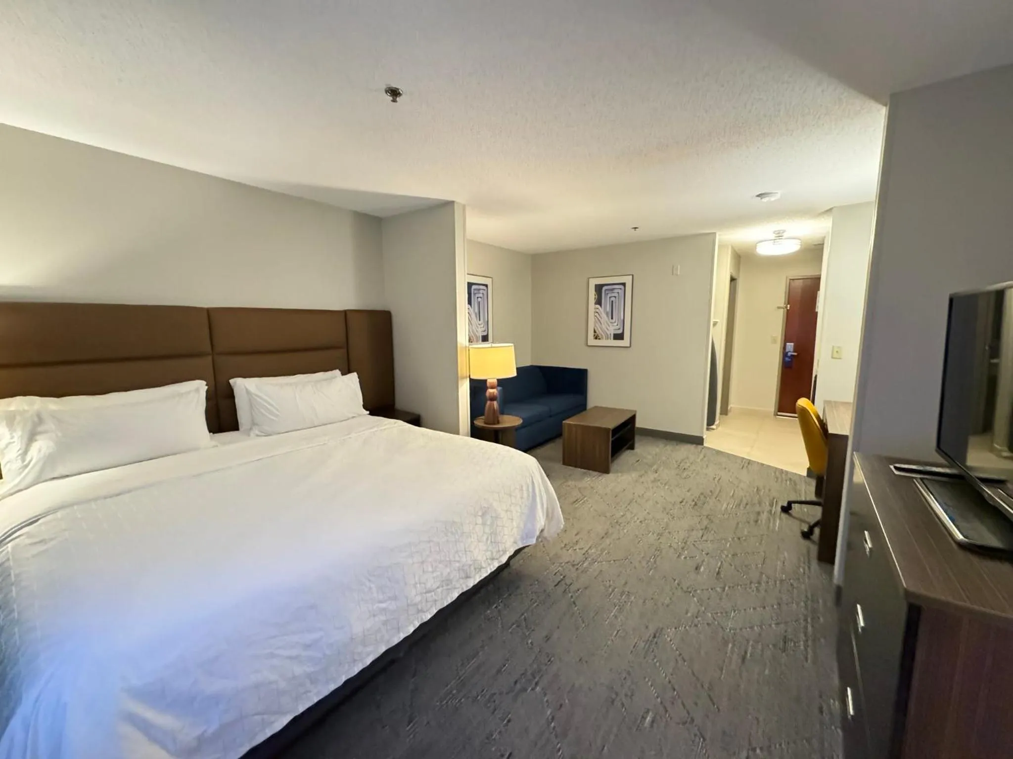 Photo of the whole room, Bed in Holiday Inn Express Hotel & Suites St. Paul - Woodbury by IHG