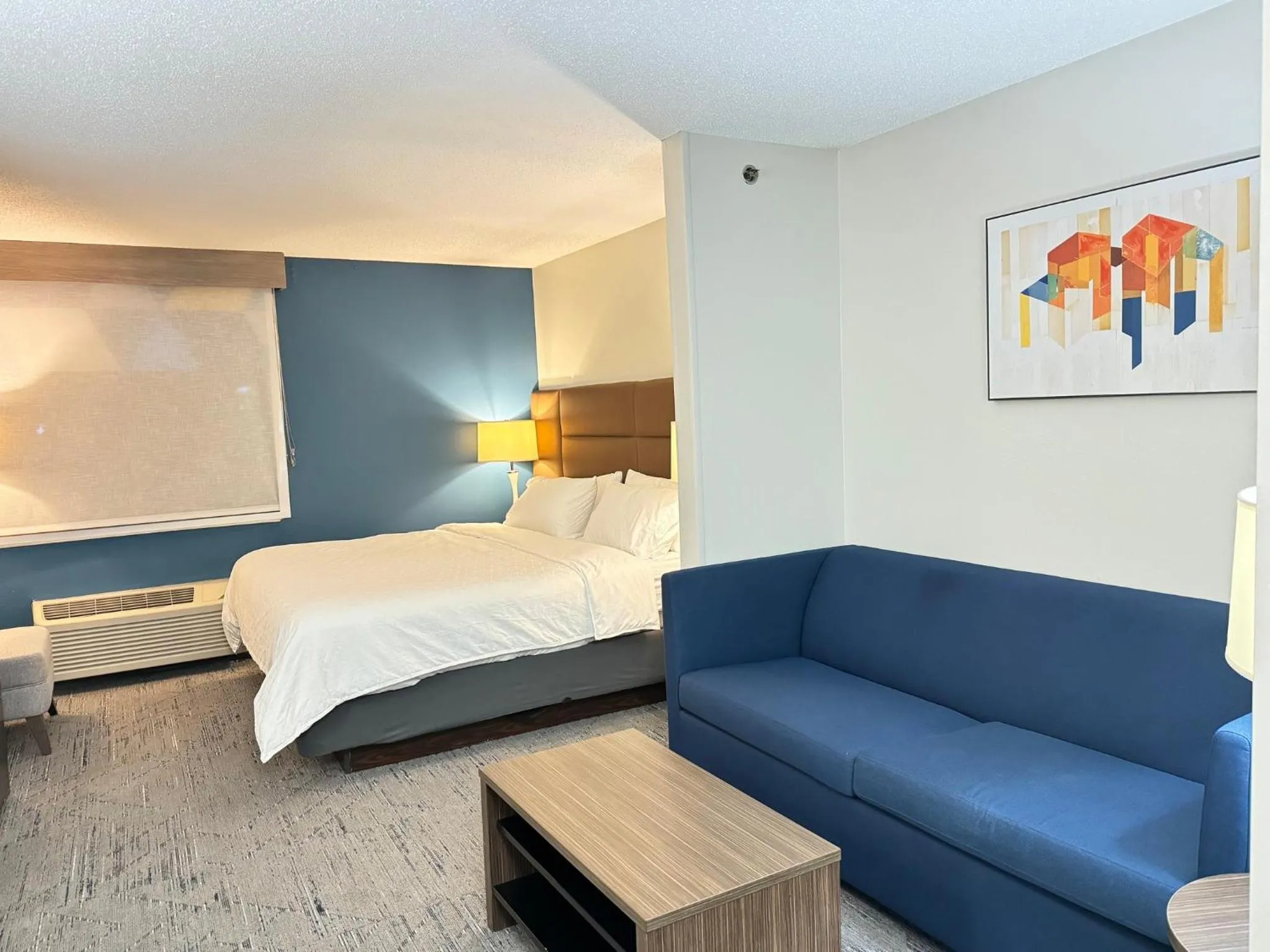 Photo of the whole room, Bed in Holiday Inn Express Hotel & Suites St. Paul - Woodbury by IHG