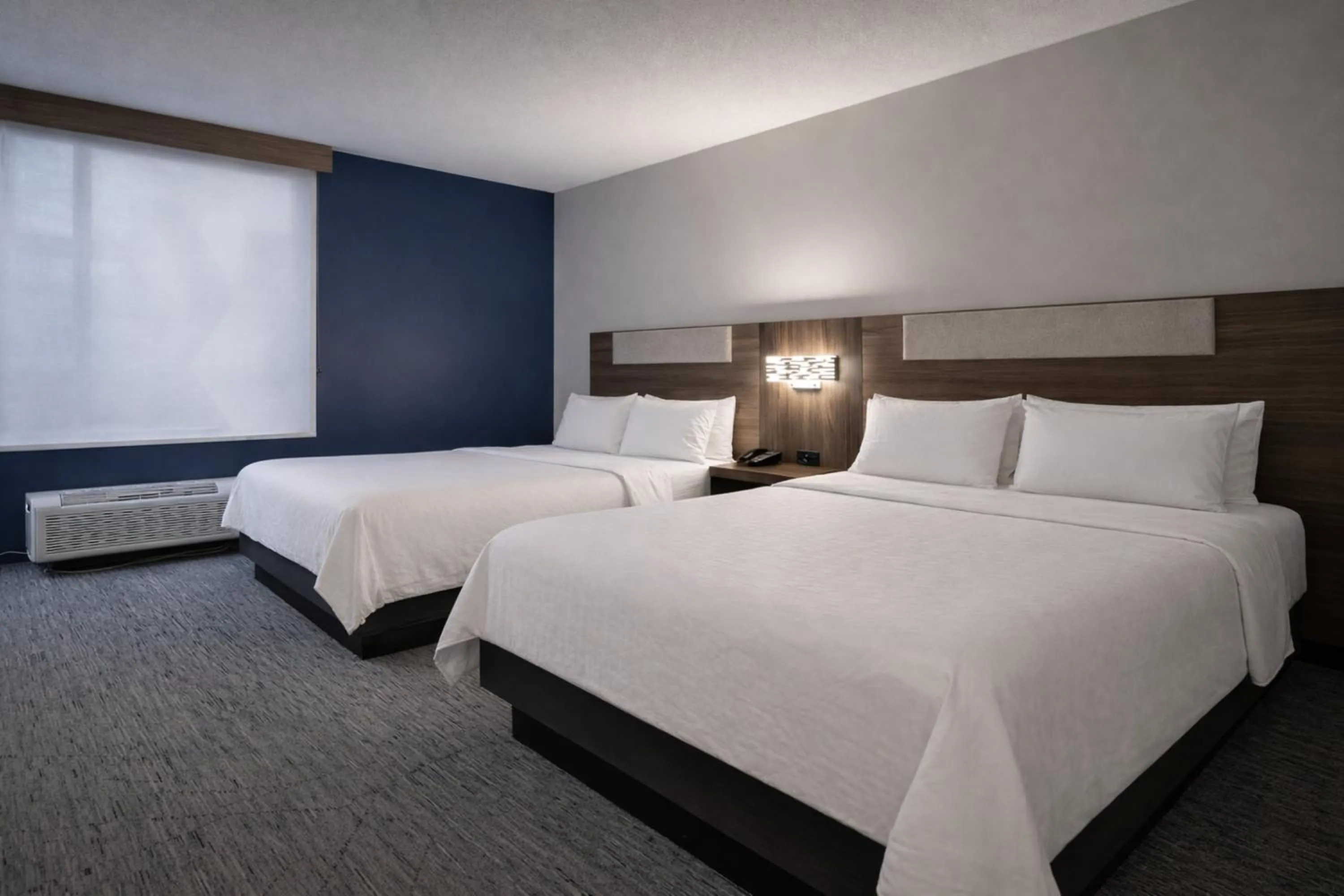 Photo of the whole room, Bed in Holiday Inn Express Hotel & Suites St. Paul - Woodbury by IHG