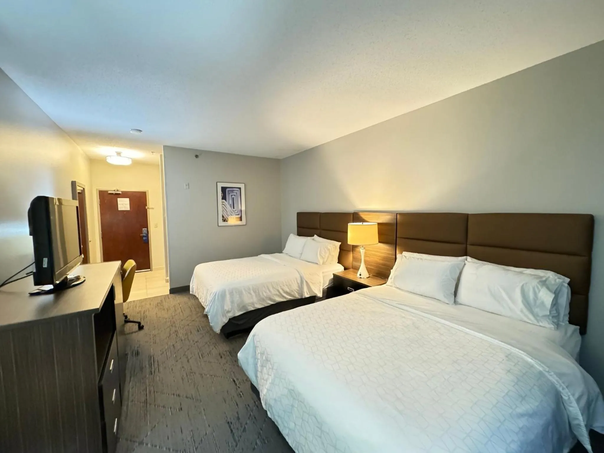 Photo of the whole room, Bed in Holiday Inn Express Hotel & Suites St. Paul - Woodbury by IHG