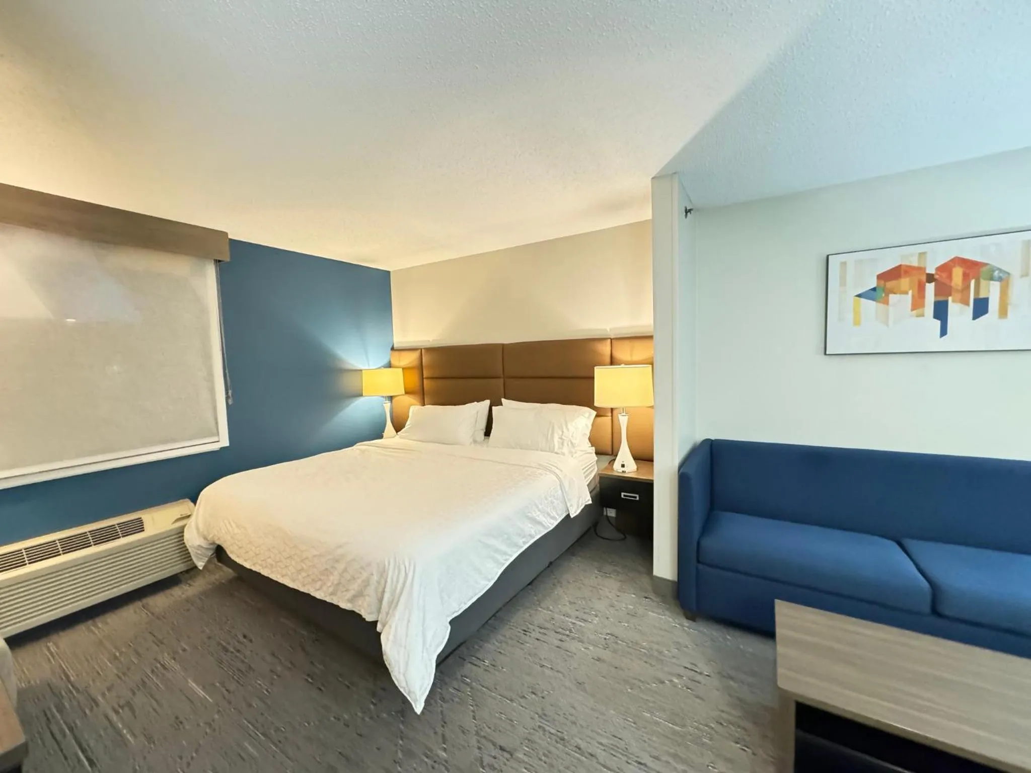 Photo of the whole room, Bed in Holiday Inn Express Hotel & Suites St. Paul - Woodbury by IHG
