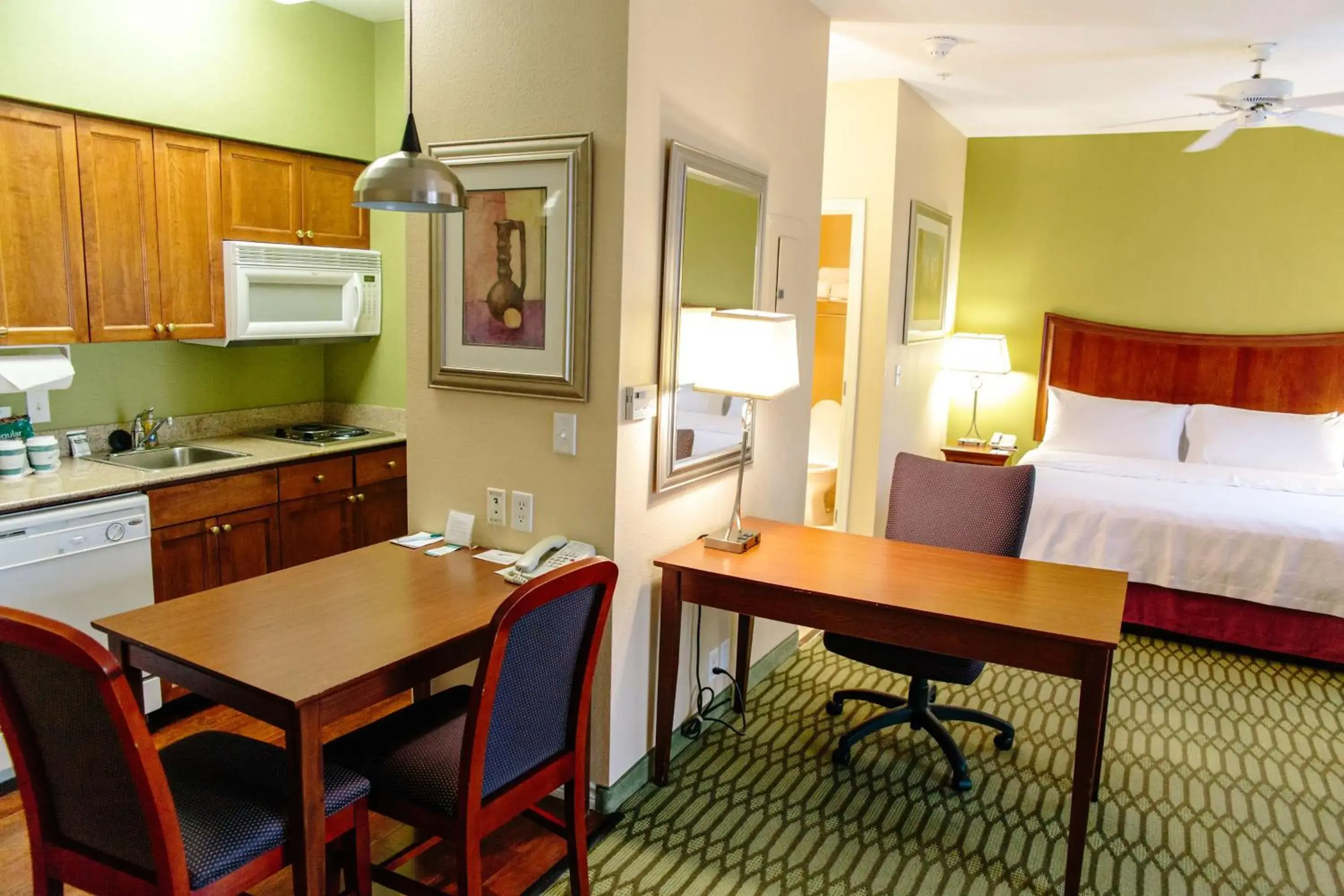 King Studio Suite - Hearing Access/Non-Smoking in Homewood Suites by Hilton College Station King Studio Suite - Hearing Access/Non-Smoking in Homewood Suites by Hilton College Station