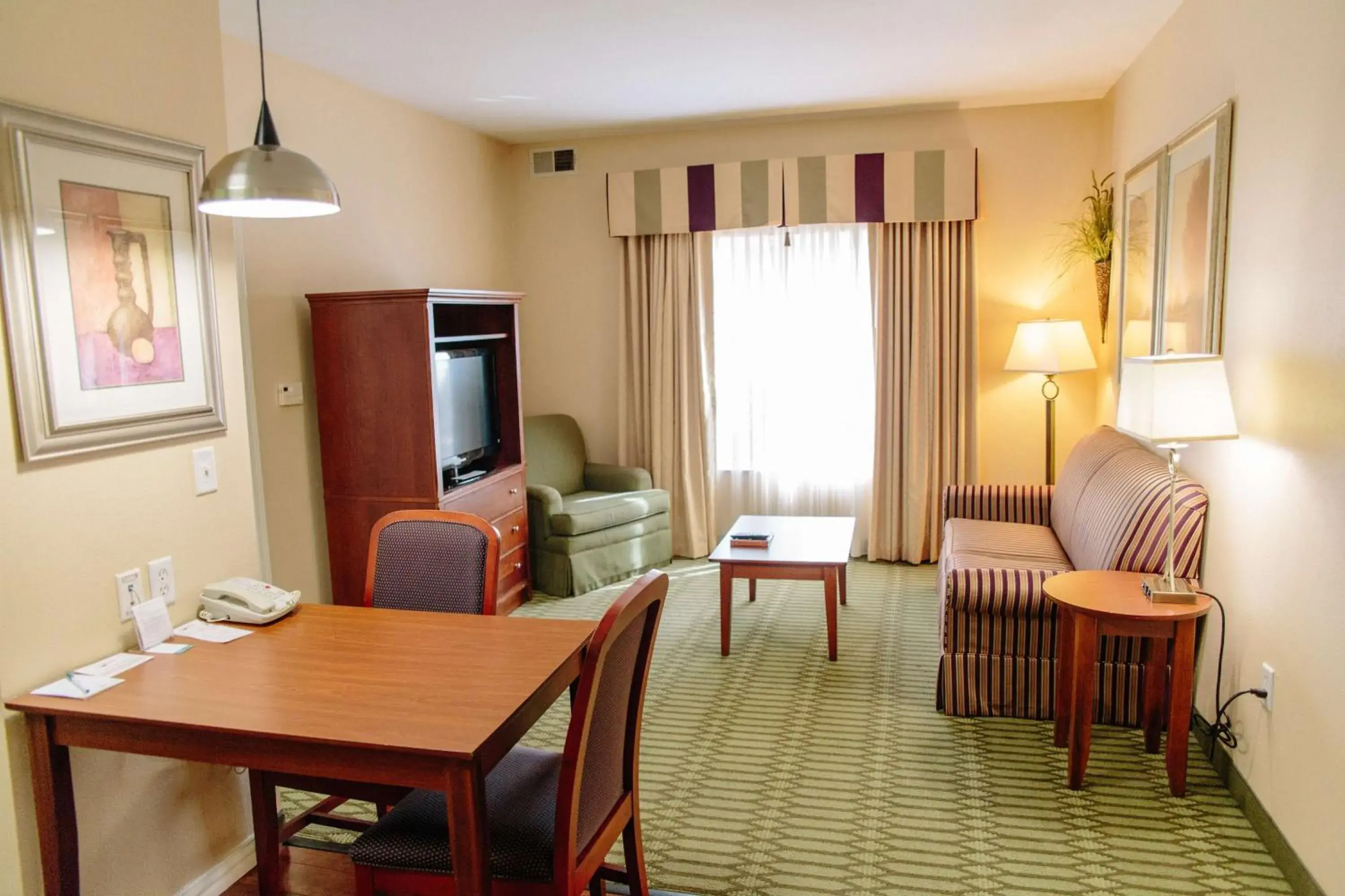 Two Bedroom Suite with One King and Two Queen Beds - Non-Smoking in Homewood Suites by Hilton College Station Two Bedroom Suite with One King and Two Queen Beds - Non-Smoking in Homewood Suites by Hilton College Station