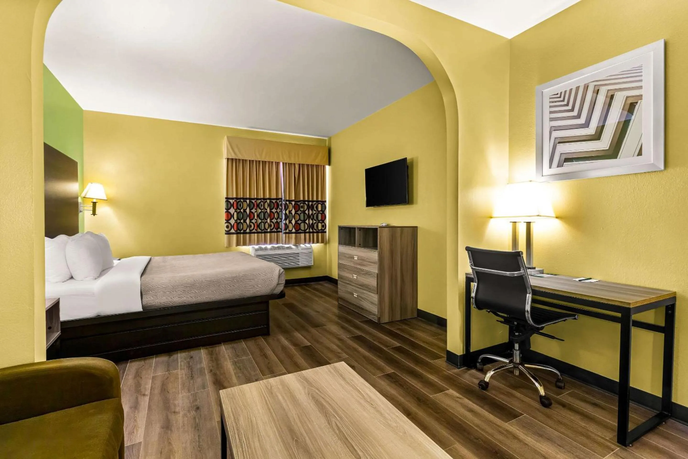 Bedroom, Bed in Quality Inn Bay City TX