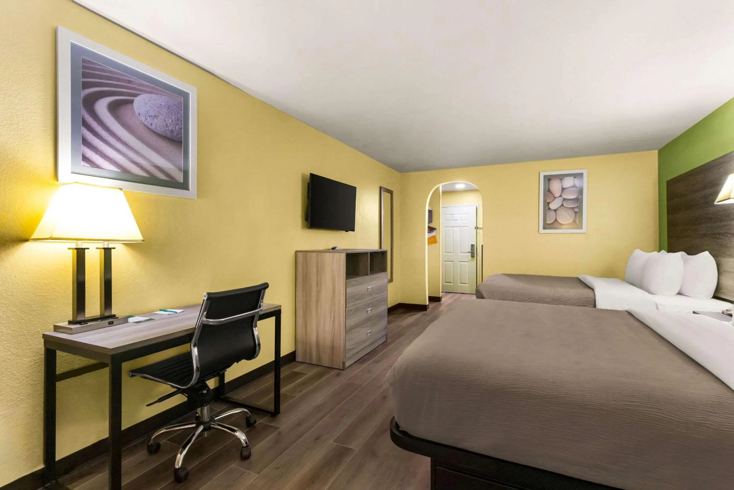 Bedroom, Bed in Quality Inn Bay City TX