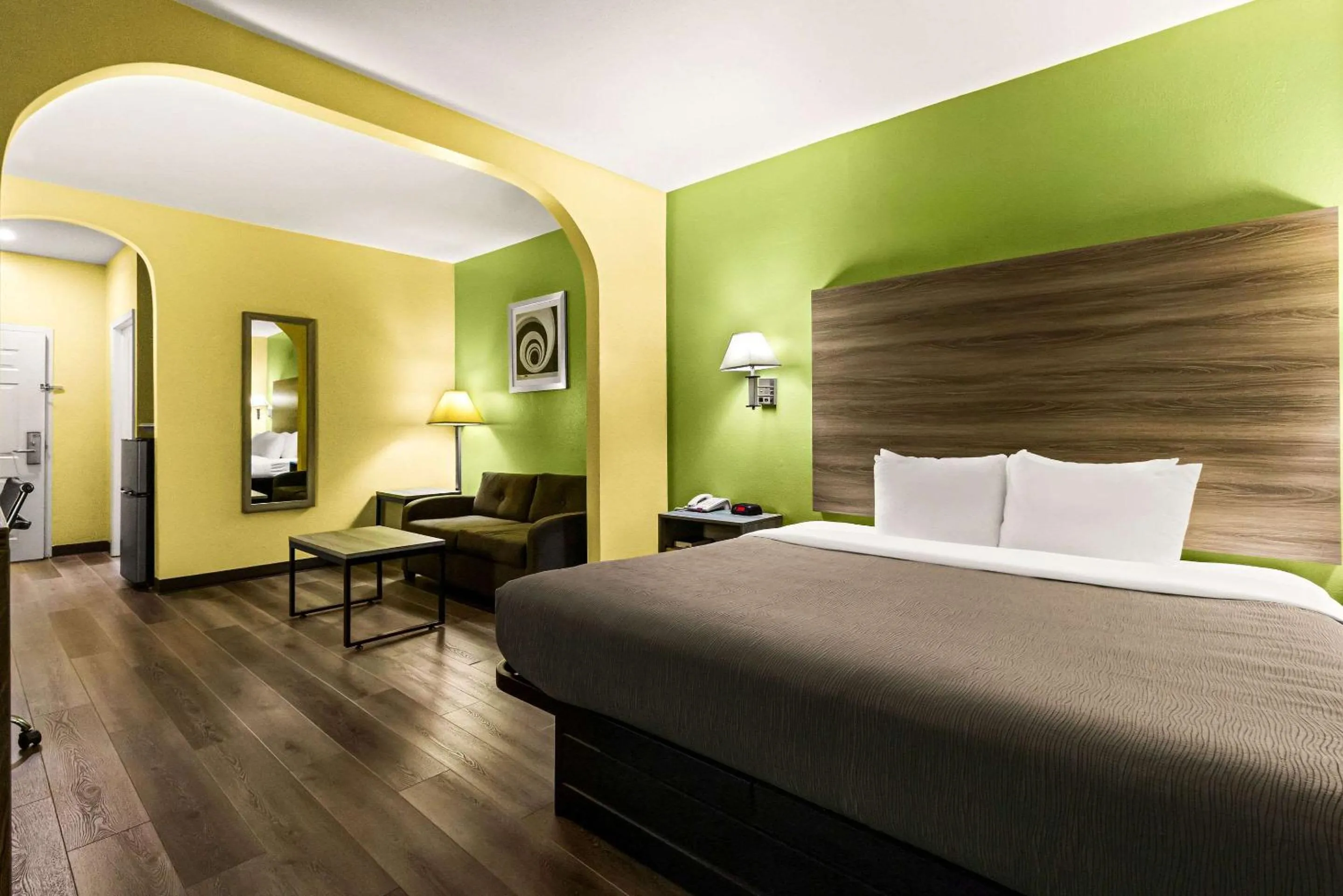 Bedroom, Bed in Quality Inn Bay City TX