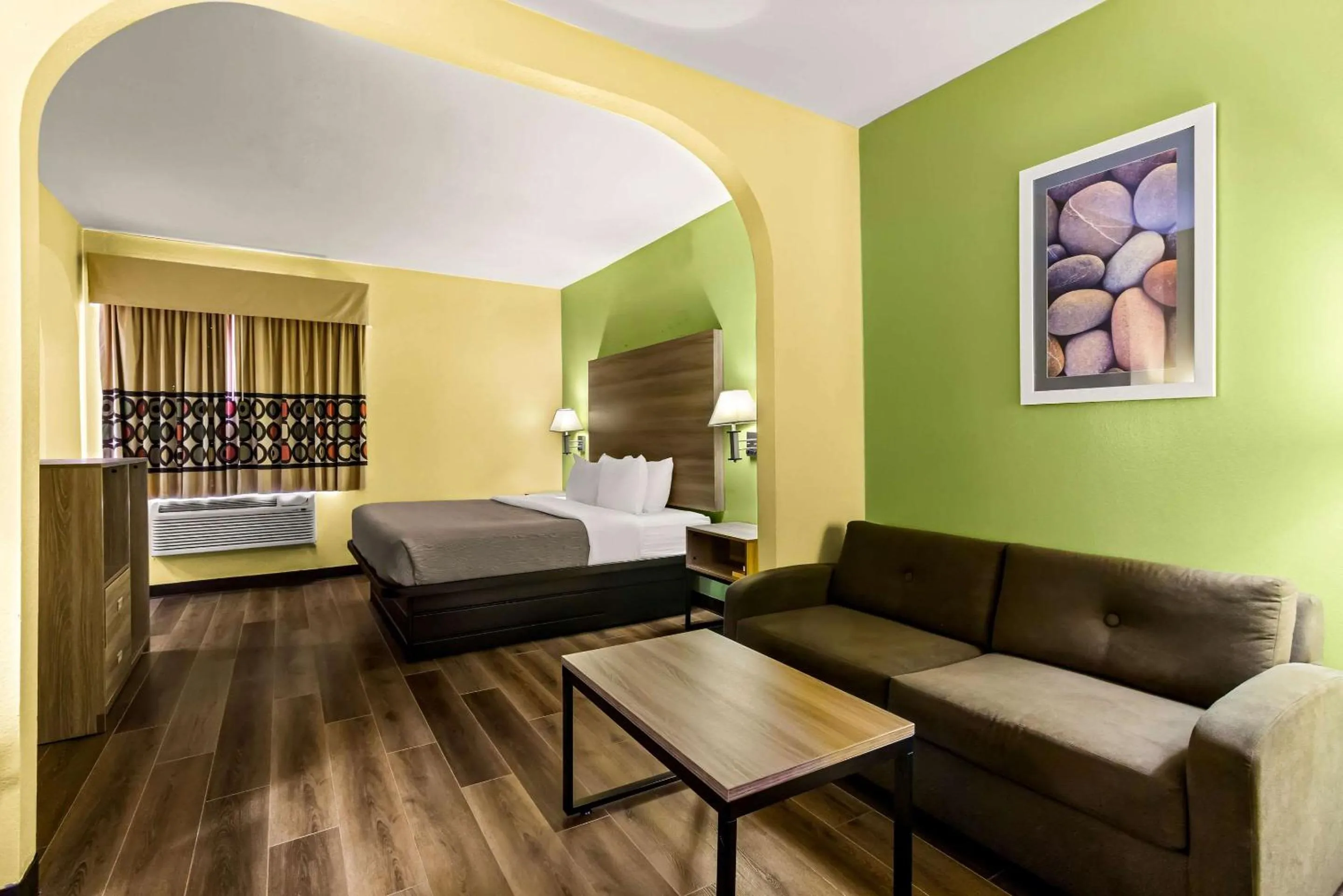 Bedroom in Quality Inn Bay City TX